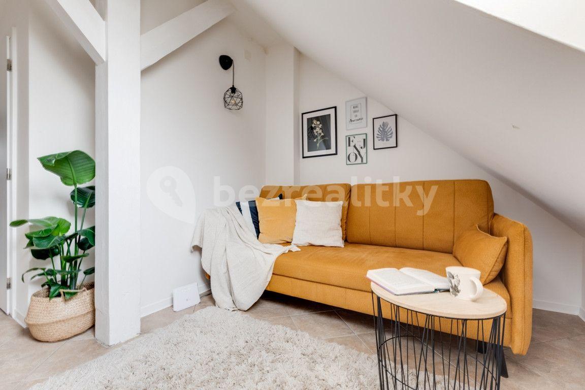 Studio flat to rent, 55 m², V Tůních, Prague, Prague