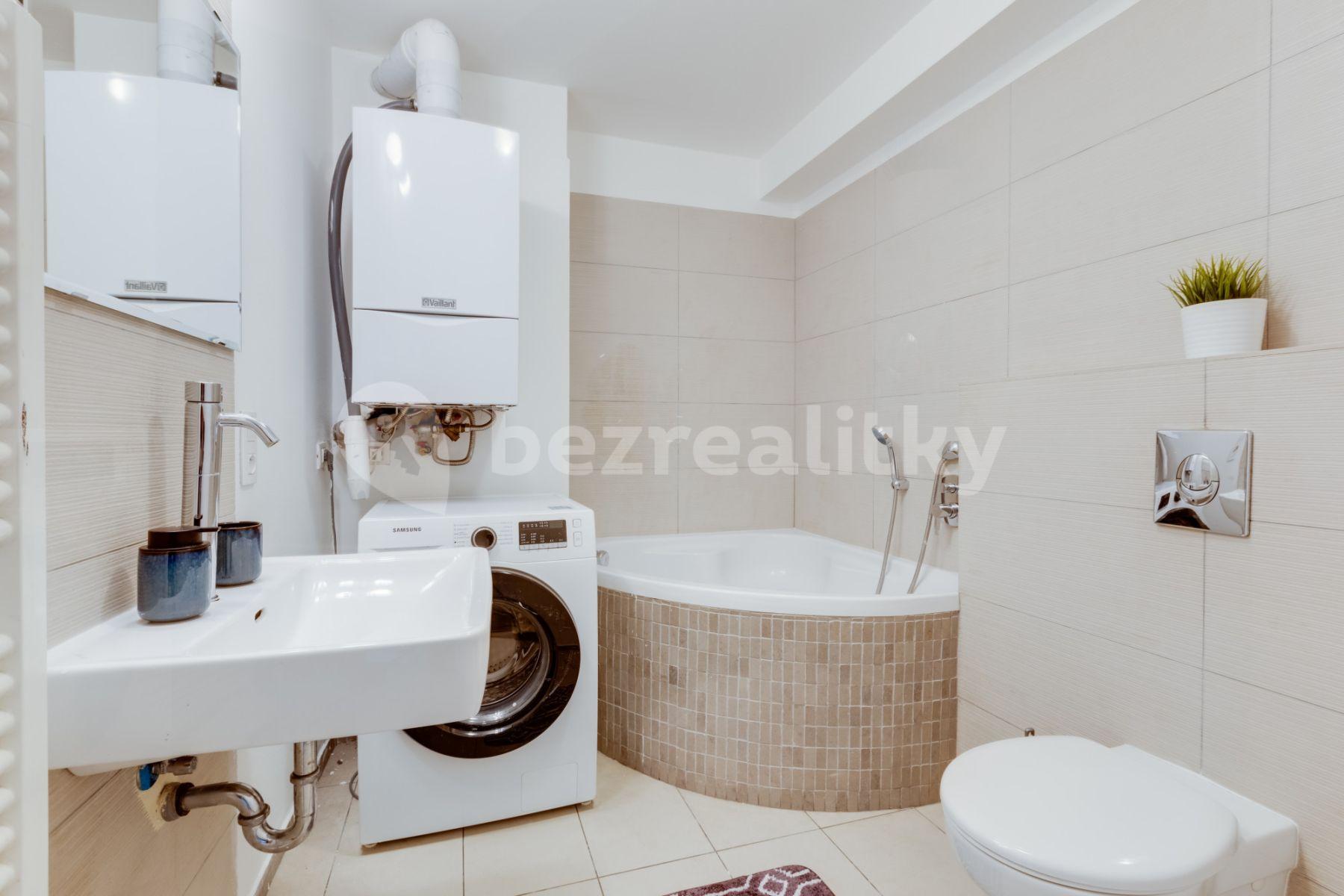 3 bedroom flat to rent, 103 m², Karlovo náměstí, Prague, Prague