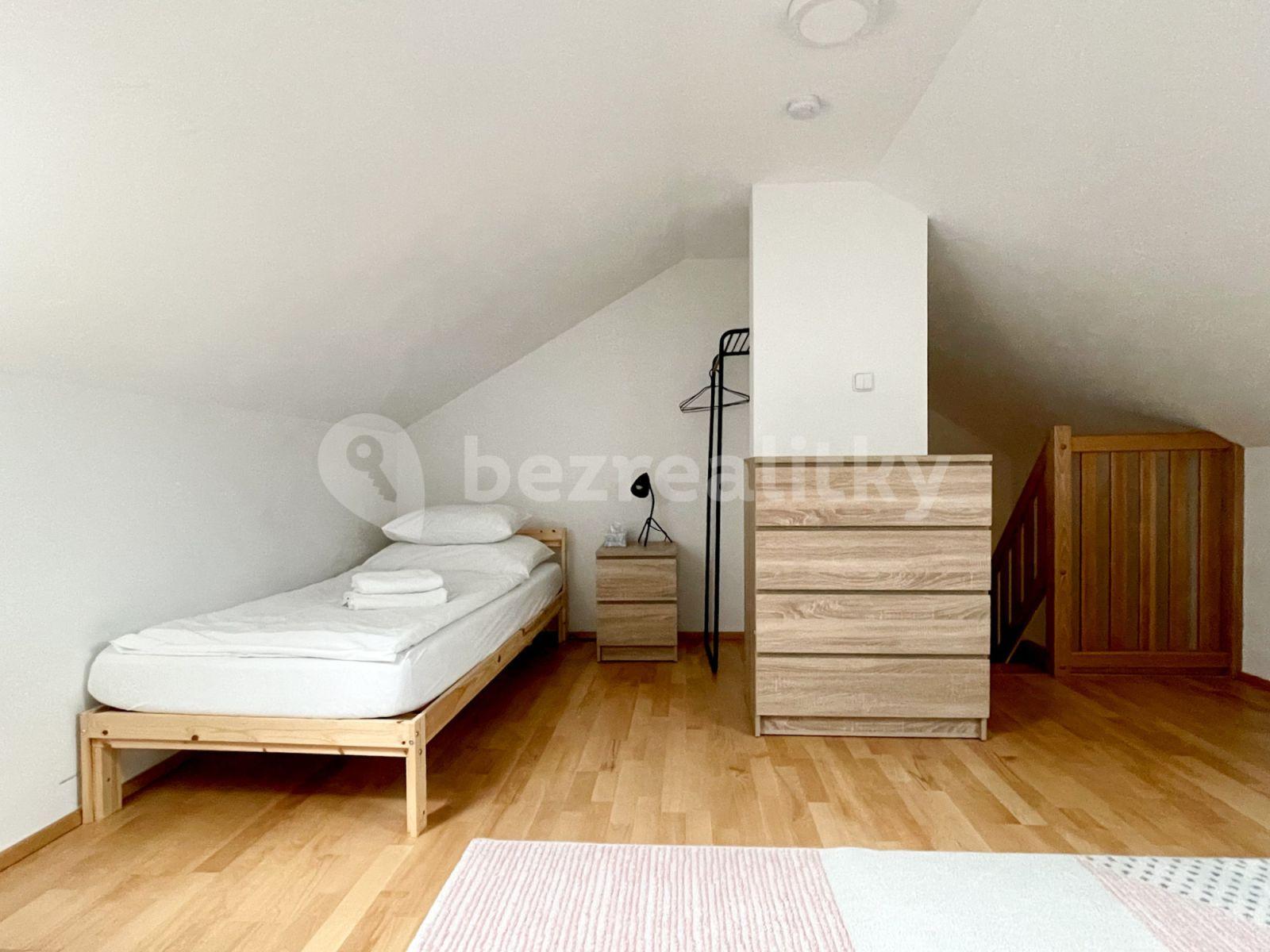 4 bedroom flat to rent, 93 m², Blanická, Prague, Prague