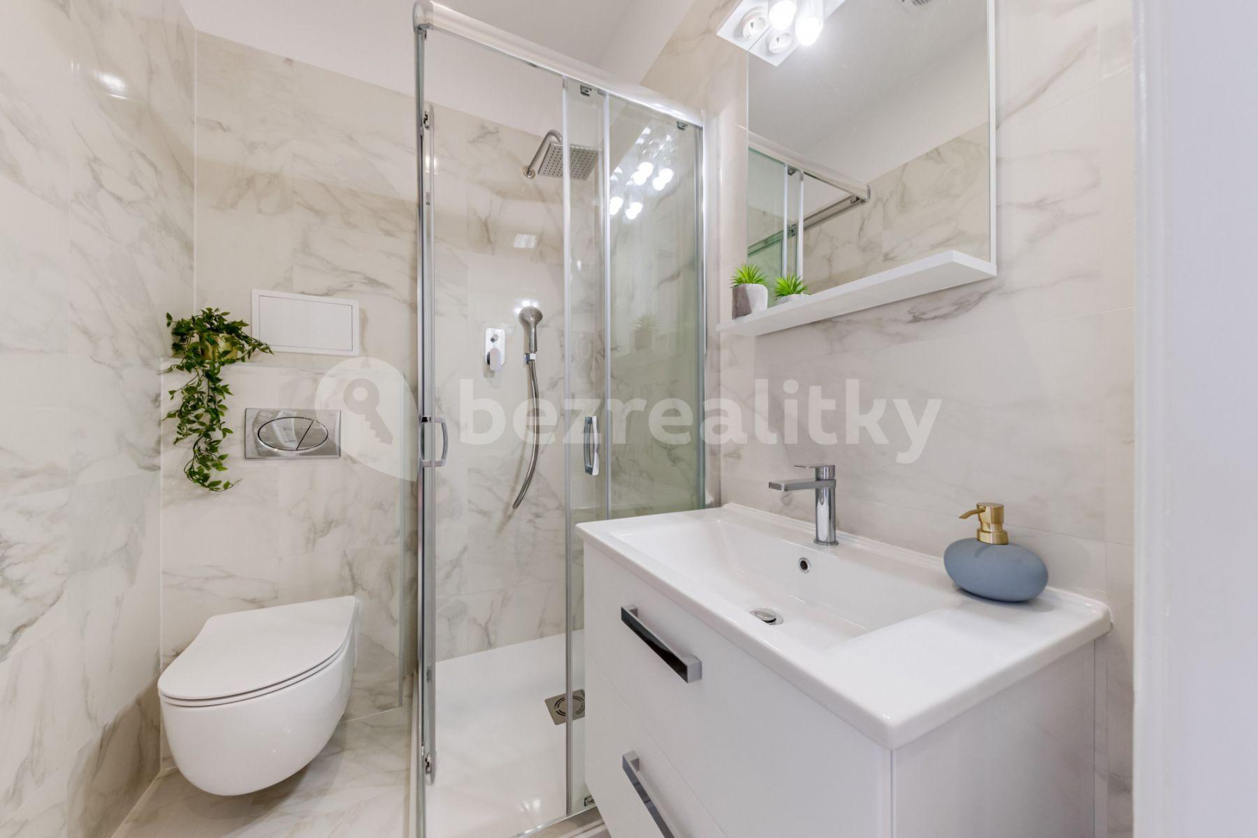 2 bedroom with open-plan kitchen flat to rent, 87 m², Kaizlovy sady, Prague, Prague