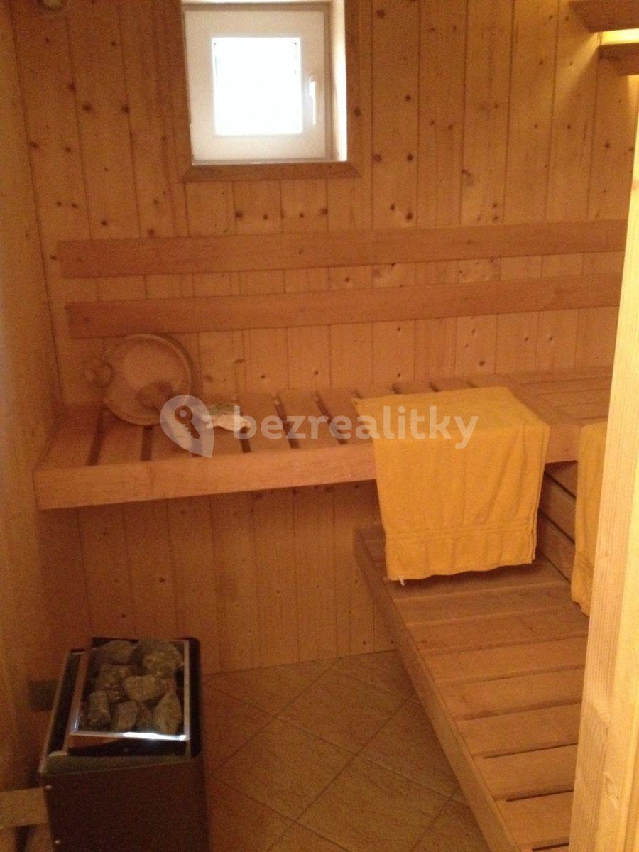 5 bedroom with open-plan kitchen flat to rent, 150 m², Komjatná, Komjatná, Žilinský Region