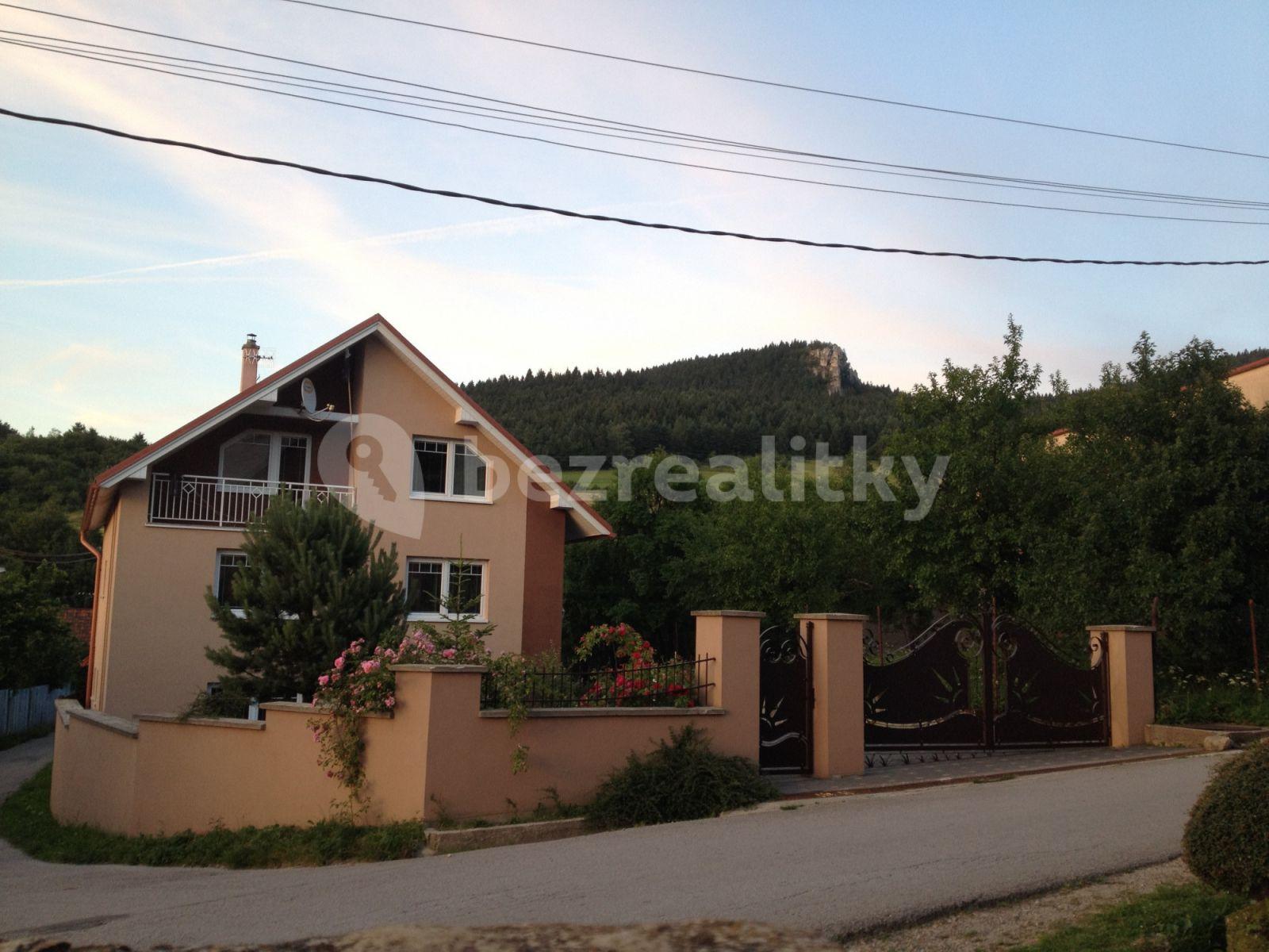 5 bedroom with open-plan kitchen flat to rent, 150 m², Komjatná, Komjatná, Žilinský Region