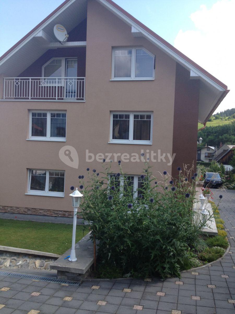 5 bedroom with open-plan kitchen flat to rent, 150 m², Komjatná, Komjatná, Žilinský Region