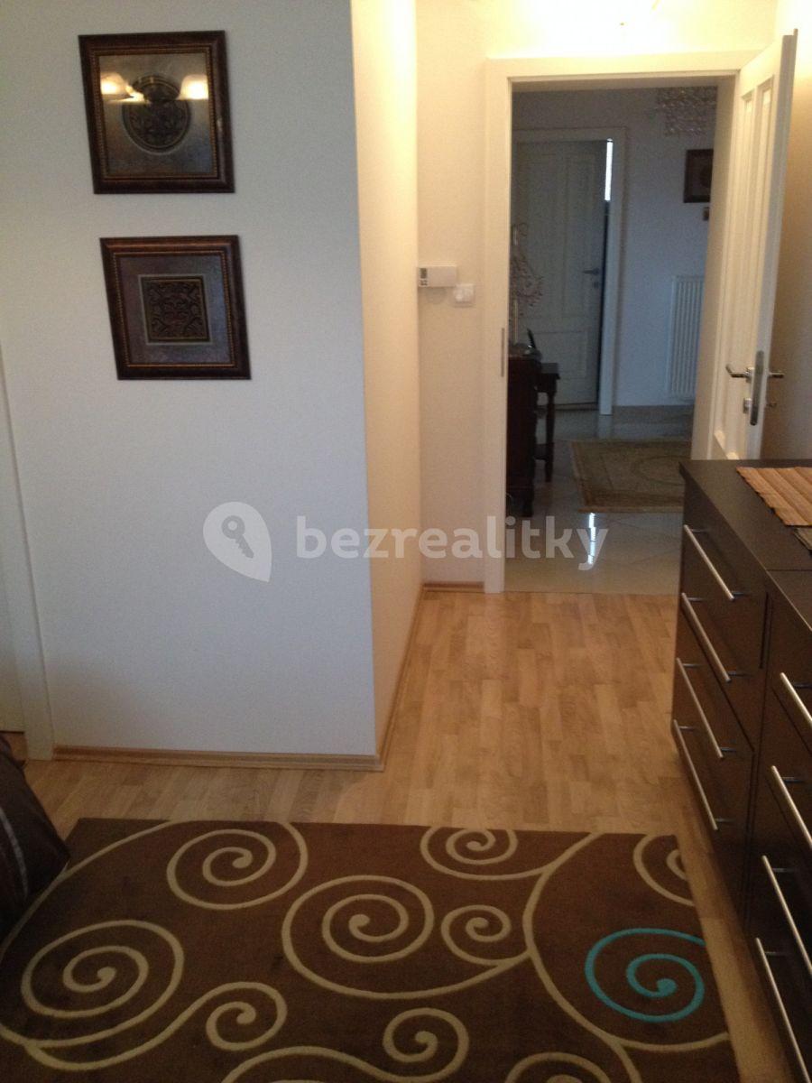 5 bedroom with open-plan kitchen flat to rent, 150 m², Komjatná, Komjatná, Žilinský Region