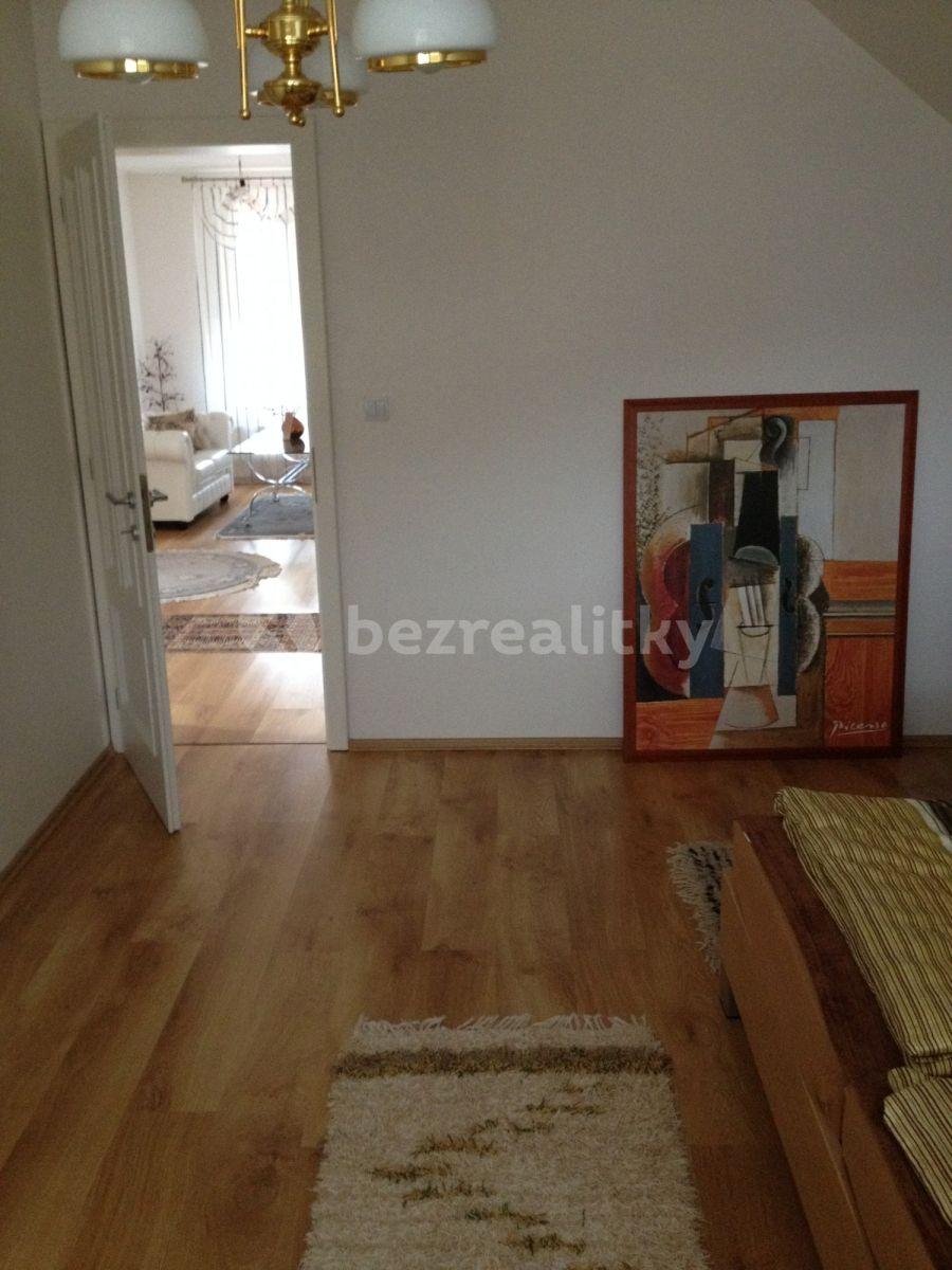 5 bedroom with open-plan kitchen flat to rent, 150 m², Komjatná, Komjatná, Žilinský Region