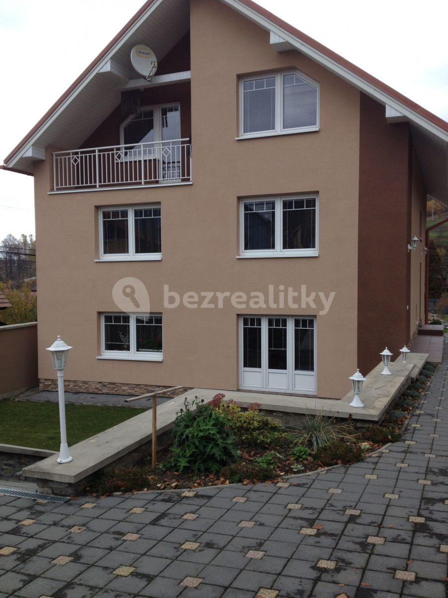 5 bedroom with open-plan kitchen flat to rent, 150 m², Komjatná, Komjatná, Žilinský Region