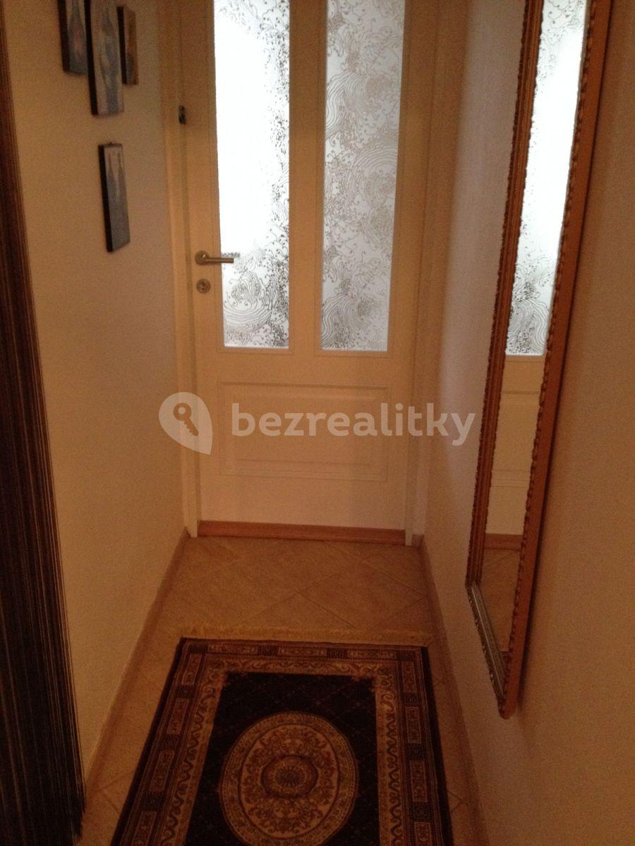 5 bedroom with open-plan kitchen flat to rent, 150 m², Komjatná, Komjatná, Žilinský Region