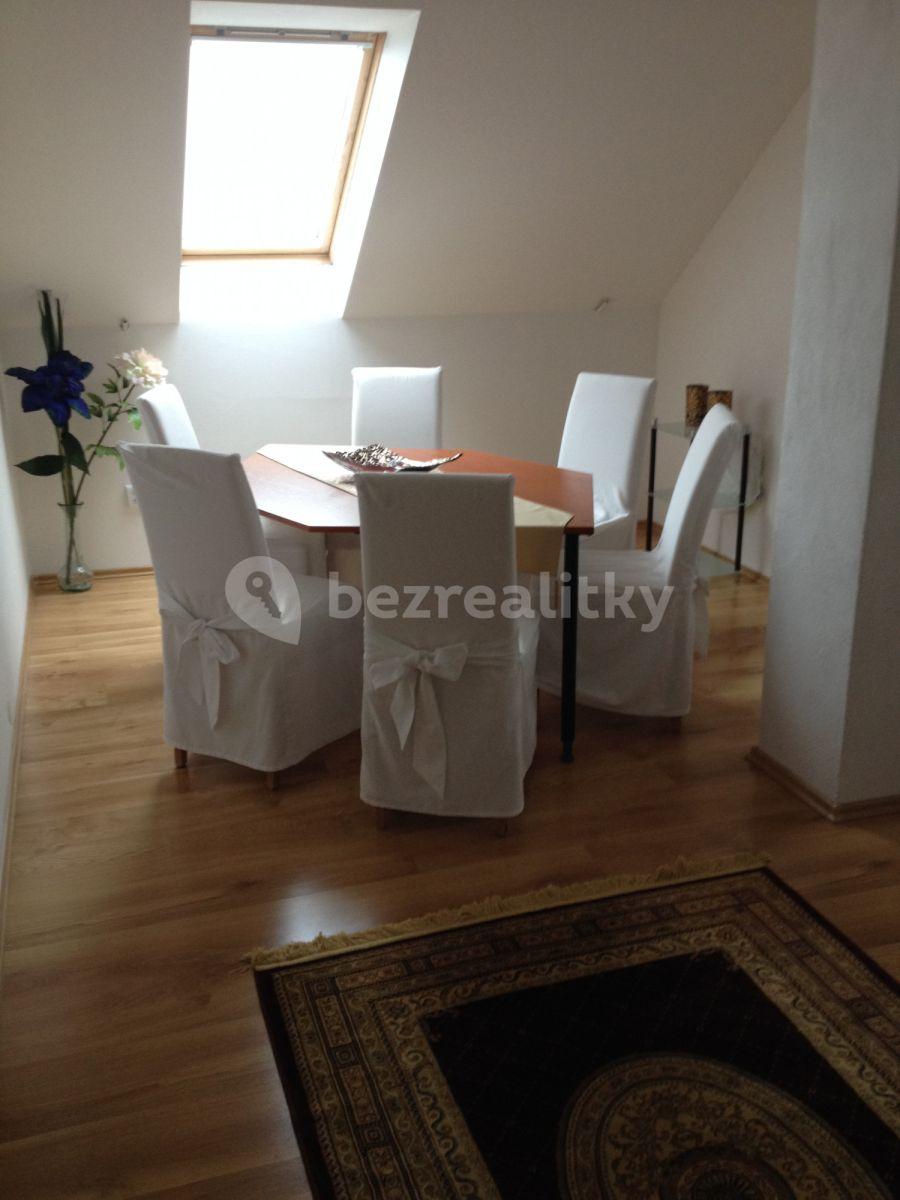 5 bedroom with open-plan kitchen flat to rent, 150 m², Komjatná, Komjatná, Žilinský Region