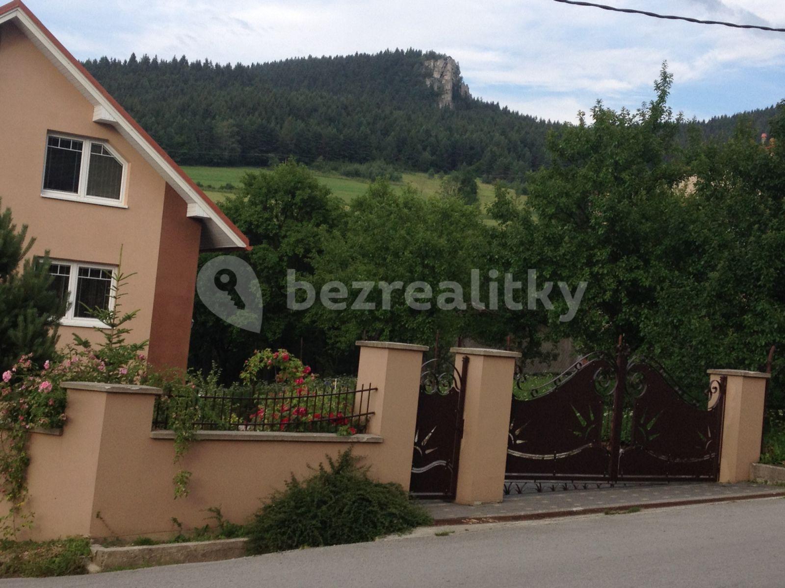 5 bedroom with open-plan kitchen flat to rent, 150 m², Komjatná, Komjatná, Žilinský Region