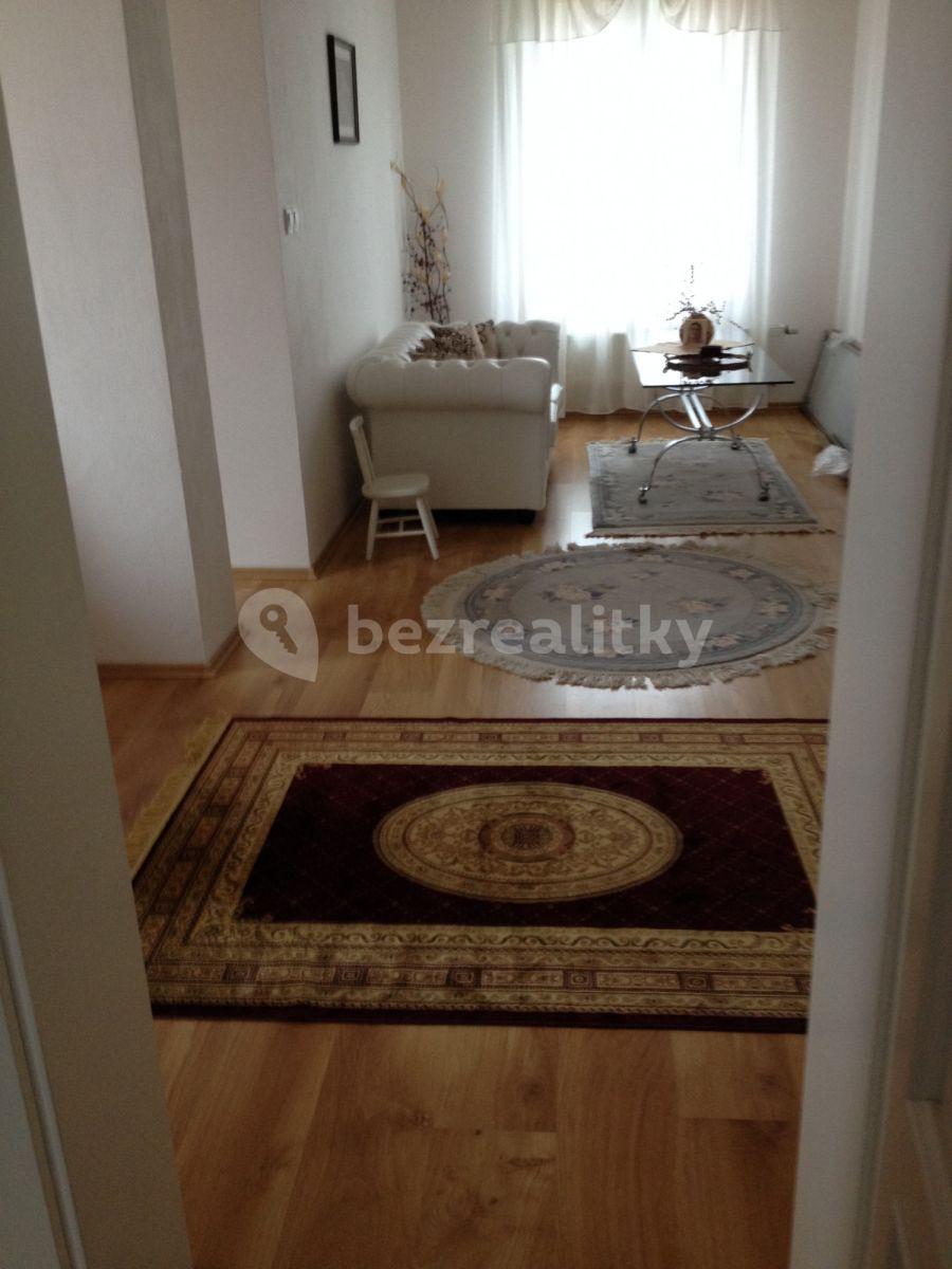 5 bedroom with open-plan kitchen flat to rent, 150 m², Komjatná, Komjatná, Žilinský Region