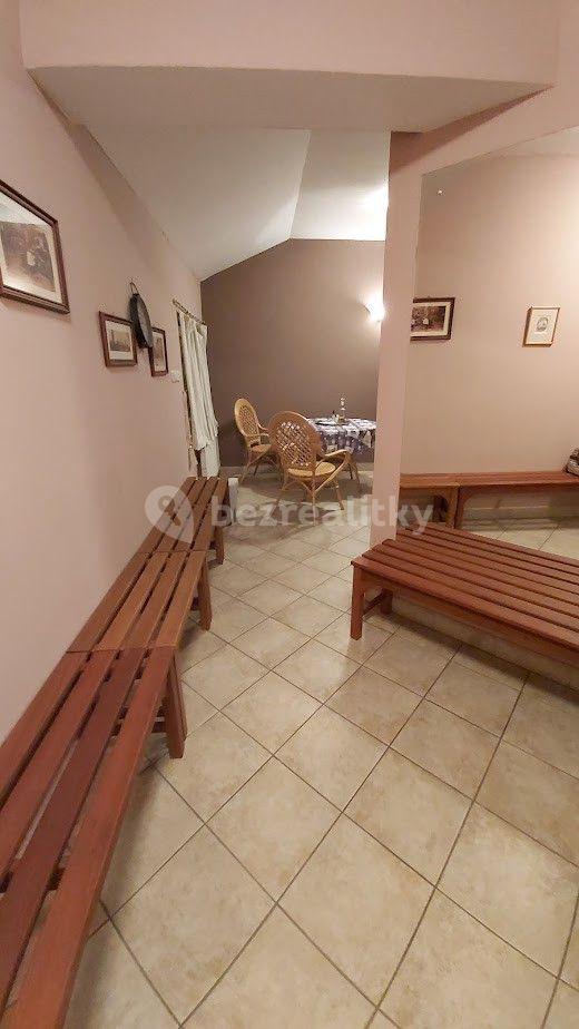 2 bedroom with open-plan kitchen flat to rent, 75 m², Zámocká, Bratislava - mestská časť Staré Mesto, Bratislavský Region