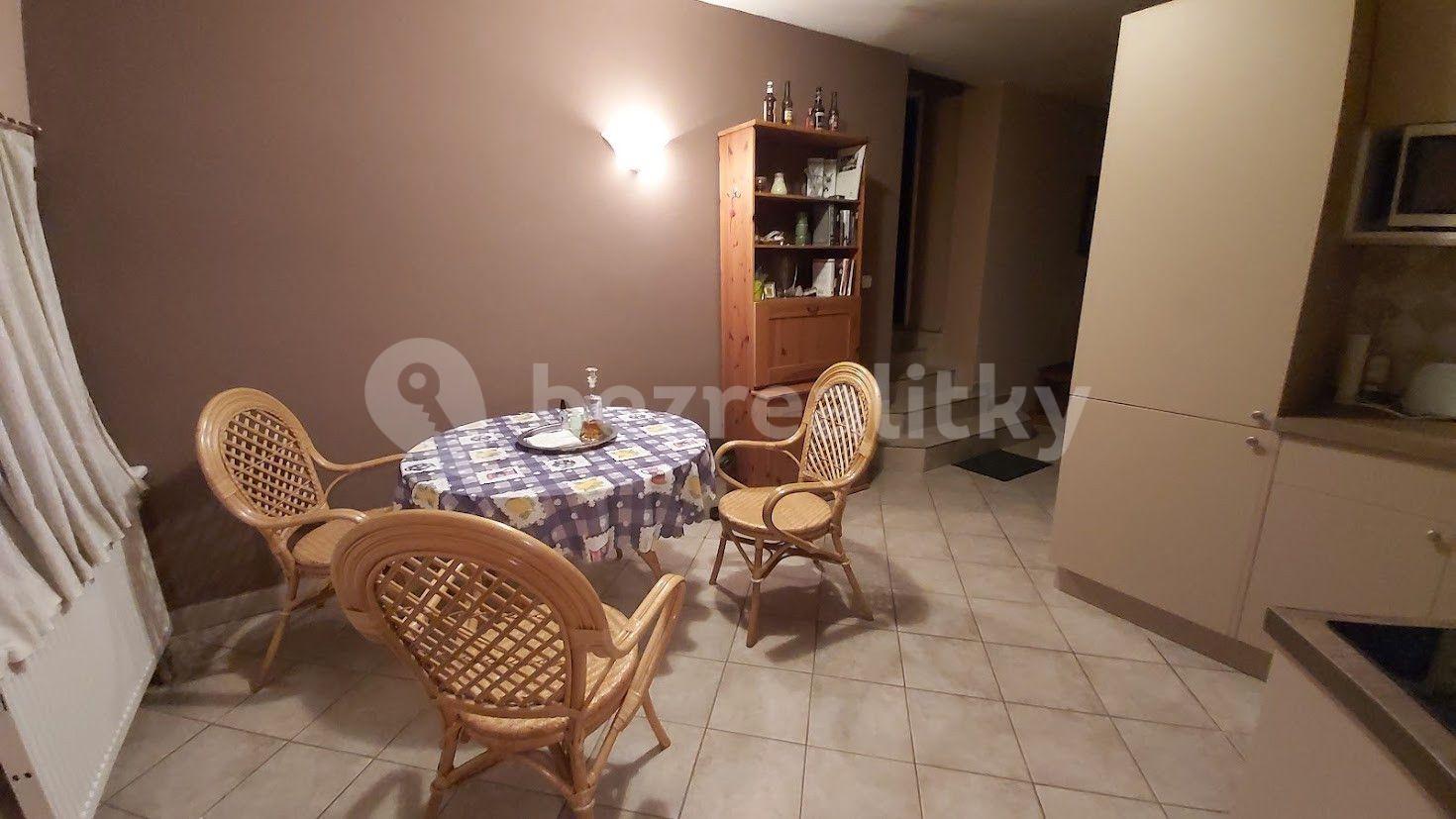 2 bedroom with open-plan kitchen flat to rent, 75 m², Zámocká, Bratislava - mestská časť Staré Mesto, Bratislavský Region