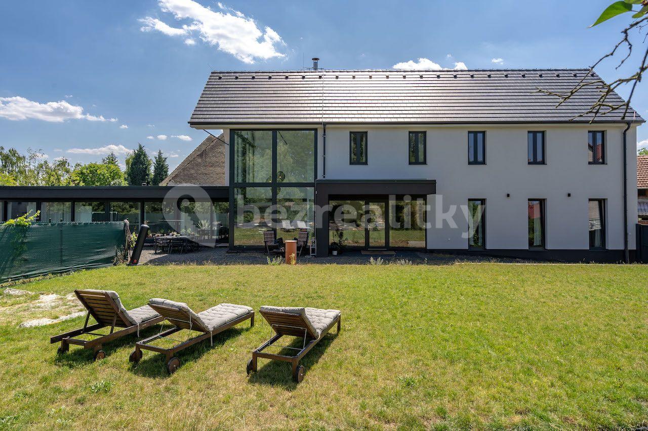 5 bedroom with open-plan kitchen flat to rent, 240 m², Černěves, Černěves, Ústecký Region