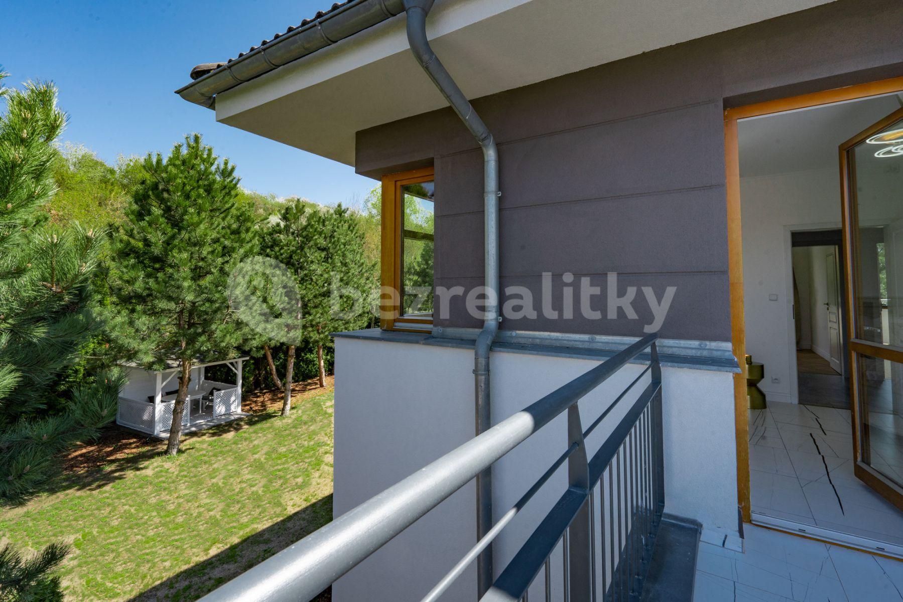 5 bedroom flat to rent, 250 m², Pod Valem II., Průhonice, Středočeský Region