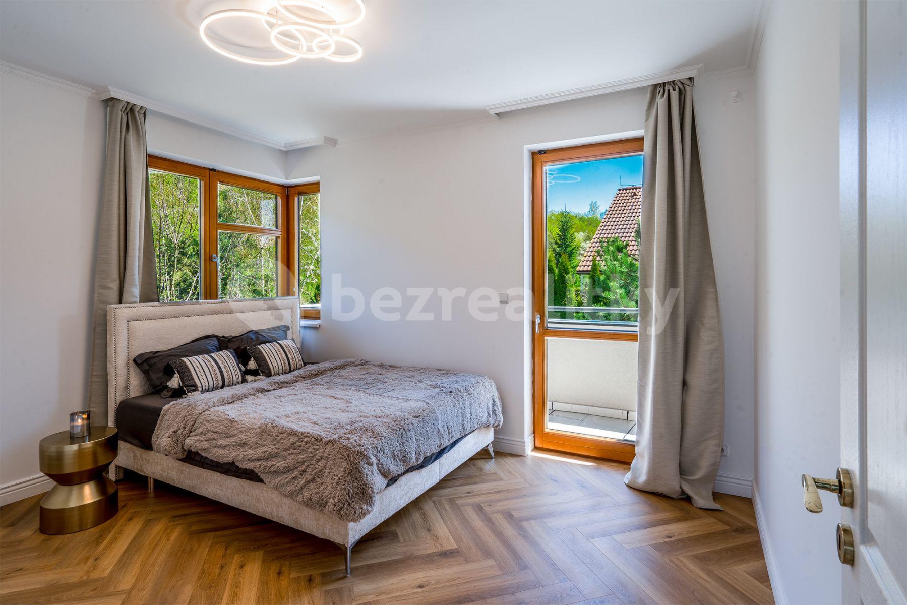 5 bedroom flat to rent, 250 m², Pod Valem II., Průhonice, Středočeský Region