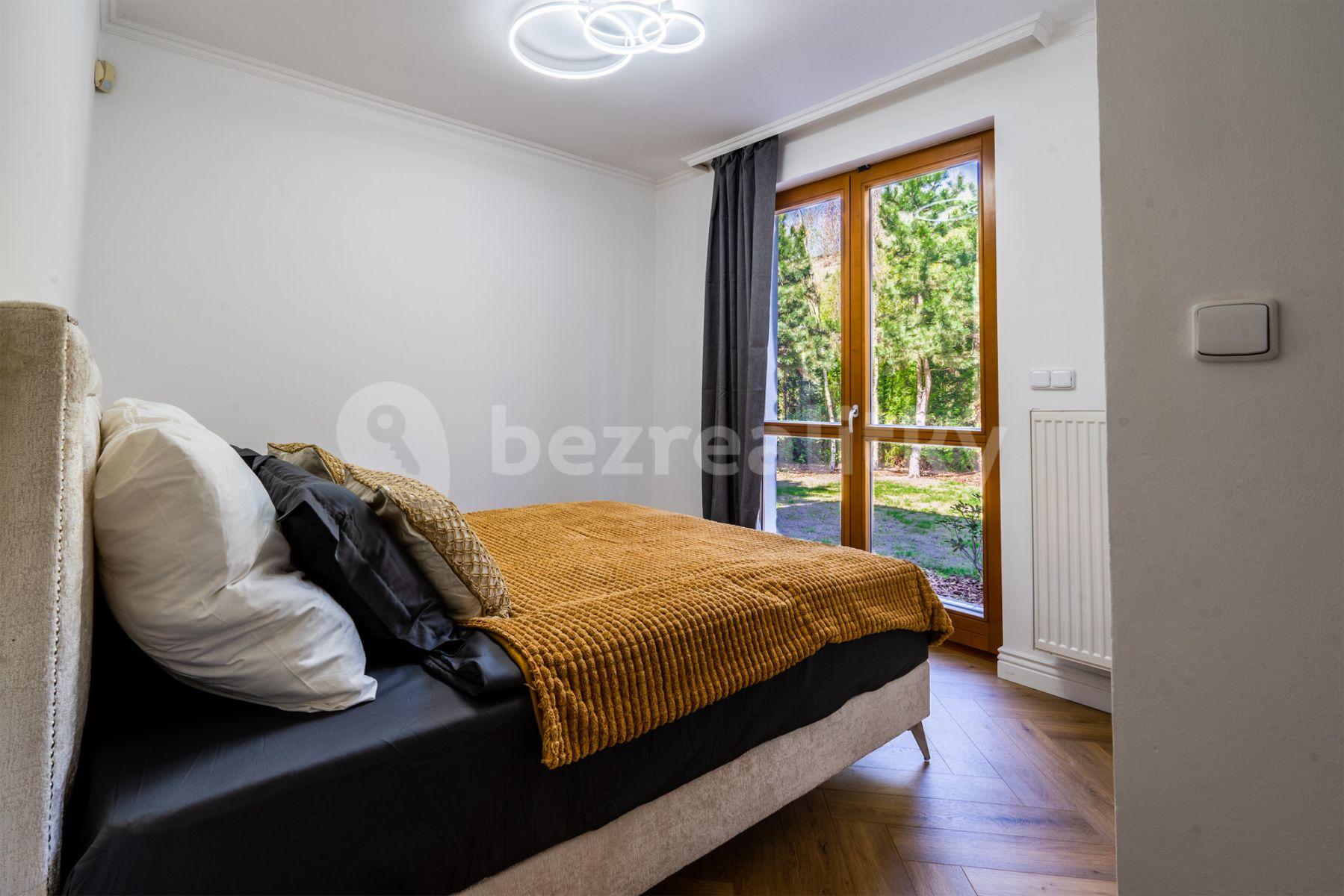 5 bedroom flat to rent, 250 m², Pod Valem II., Průhonice, Středočeský Region