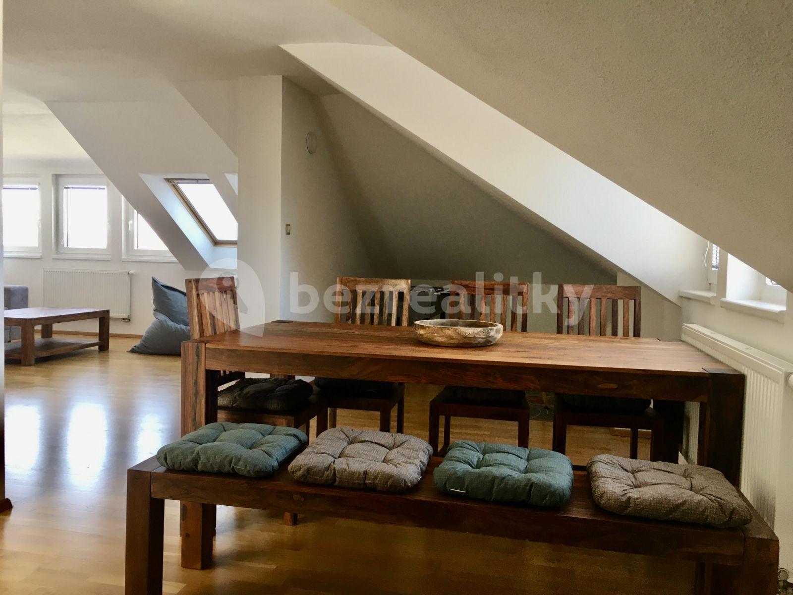 4 bedroom flat to rent, 105 m², Palackého náměstí, Třeboň, Jihočeský Region