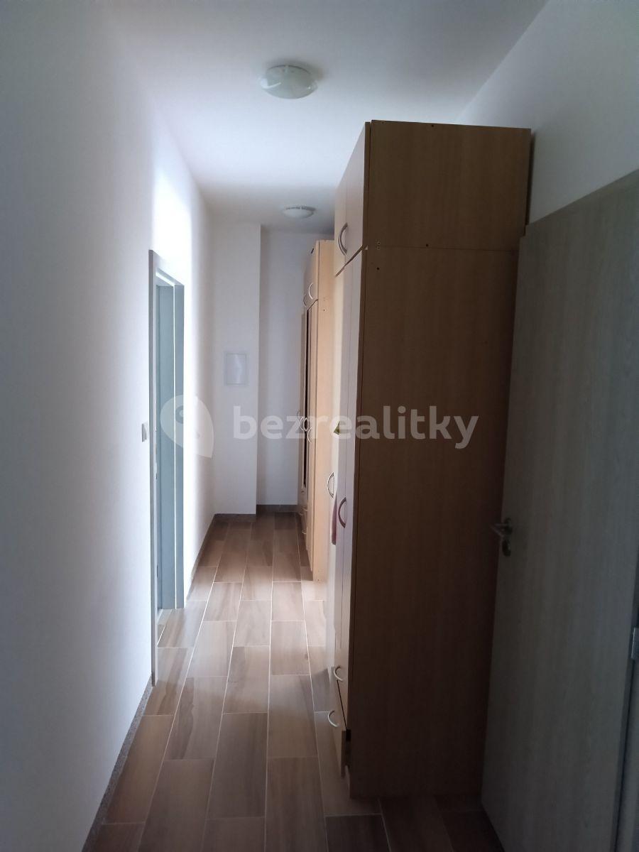 2 bedroom with open-plan kitchen flat for sale, 61 m², Višňová, Milovice, Středočeský Region