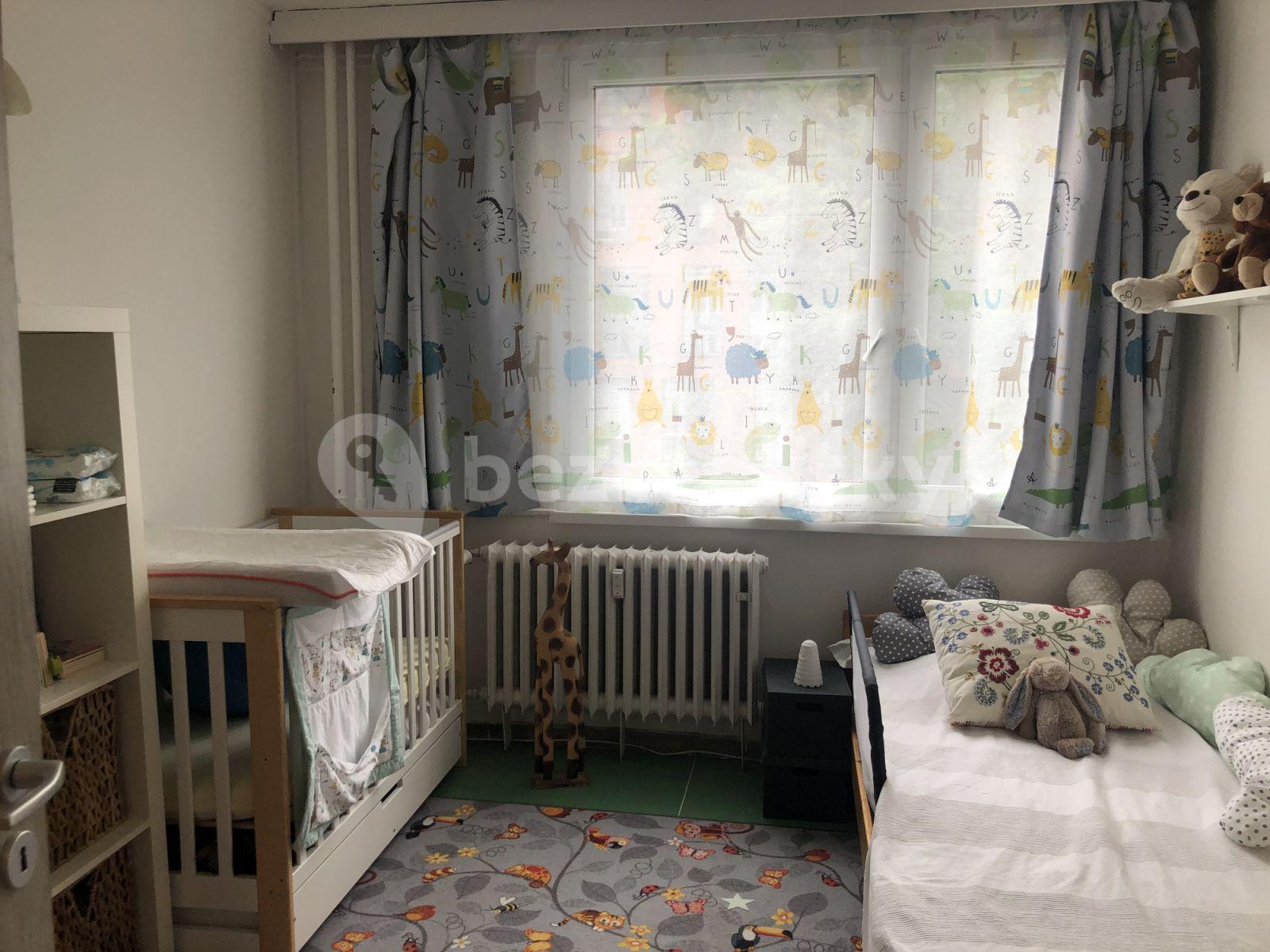 3 bedroom flat to rent, 70 m², Molákova, Prague, Prague