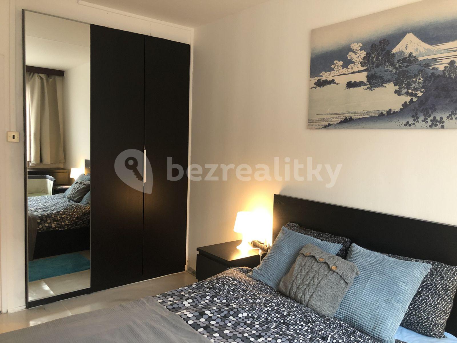 3 bedroom flat to rent, 70 m², Molákova, Prague, Prague