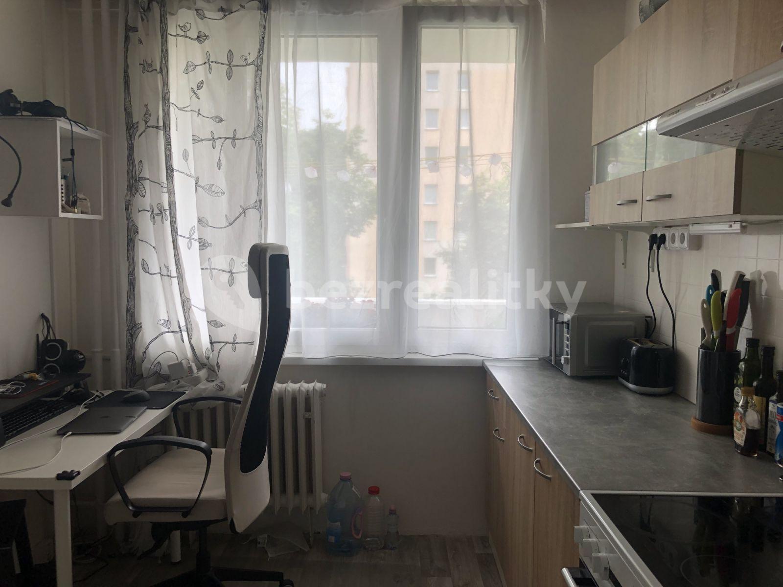 3 bedroom flat to rent, 70 m², Molákova, Prague, Prague