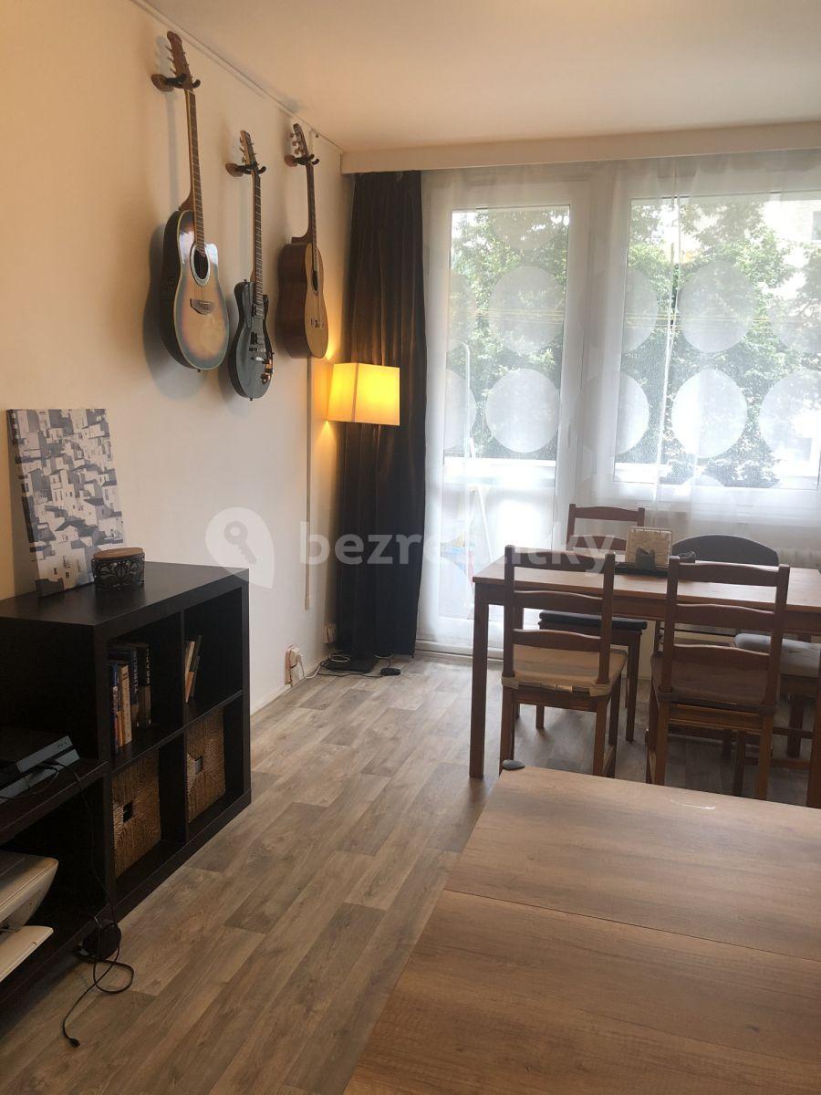 3 bedroom flat to rent, 70 m², Molákova, Prague, Prague