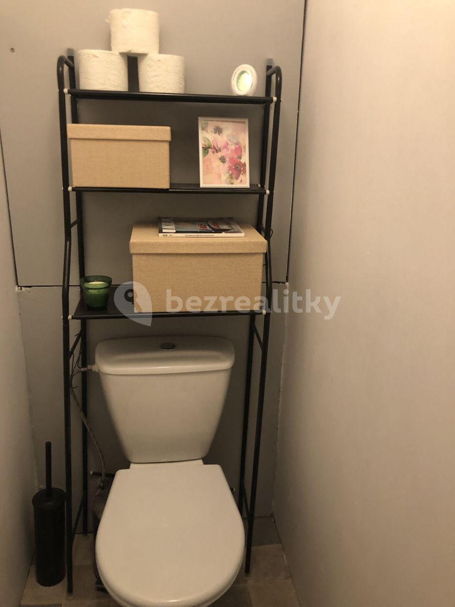 3 bedroom flat to rent, 70 m², Molákova, Prague, Prague