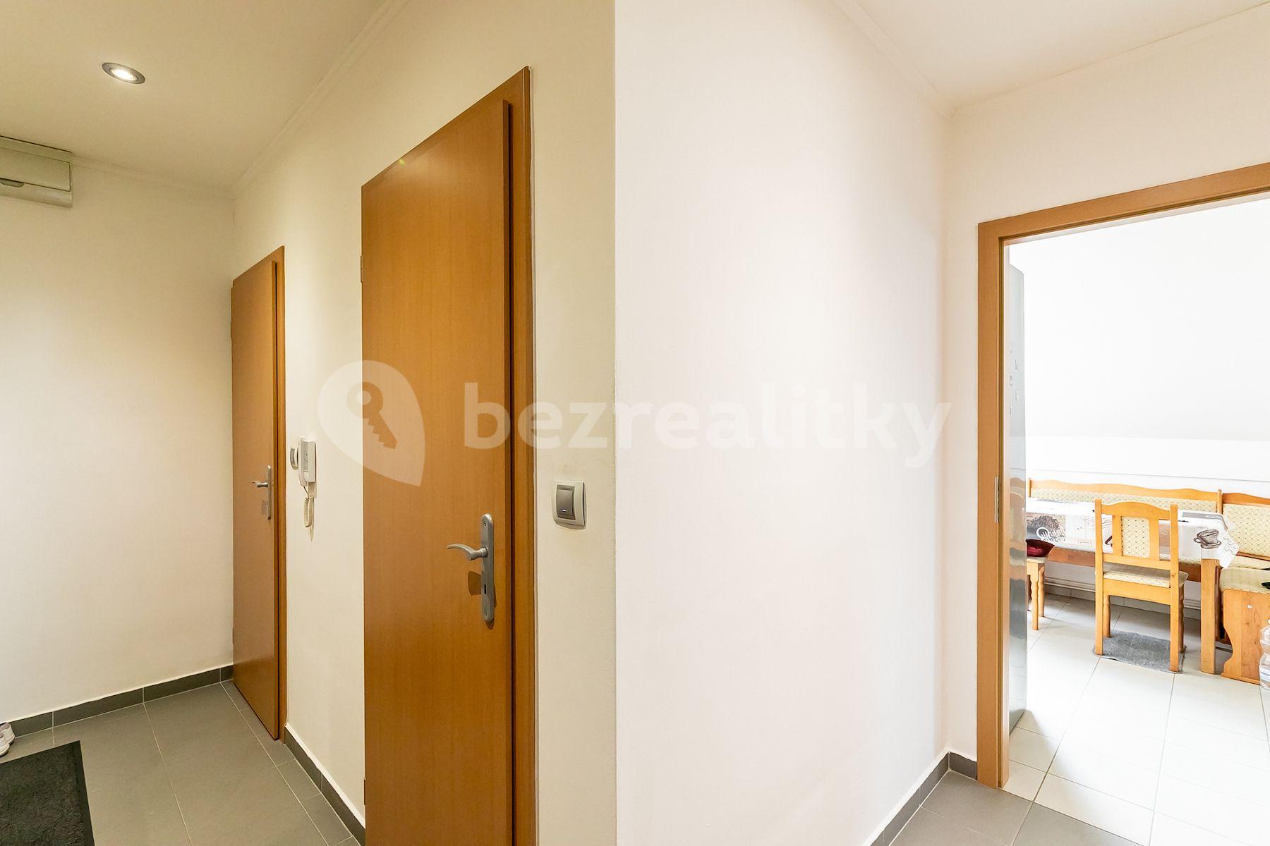 1 bedroom flat for sale, 50 m², U Školky, Nupaky, Středočeský Region