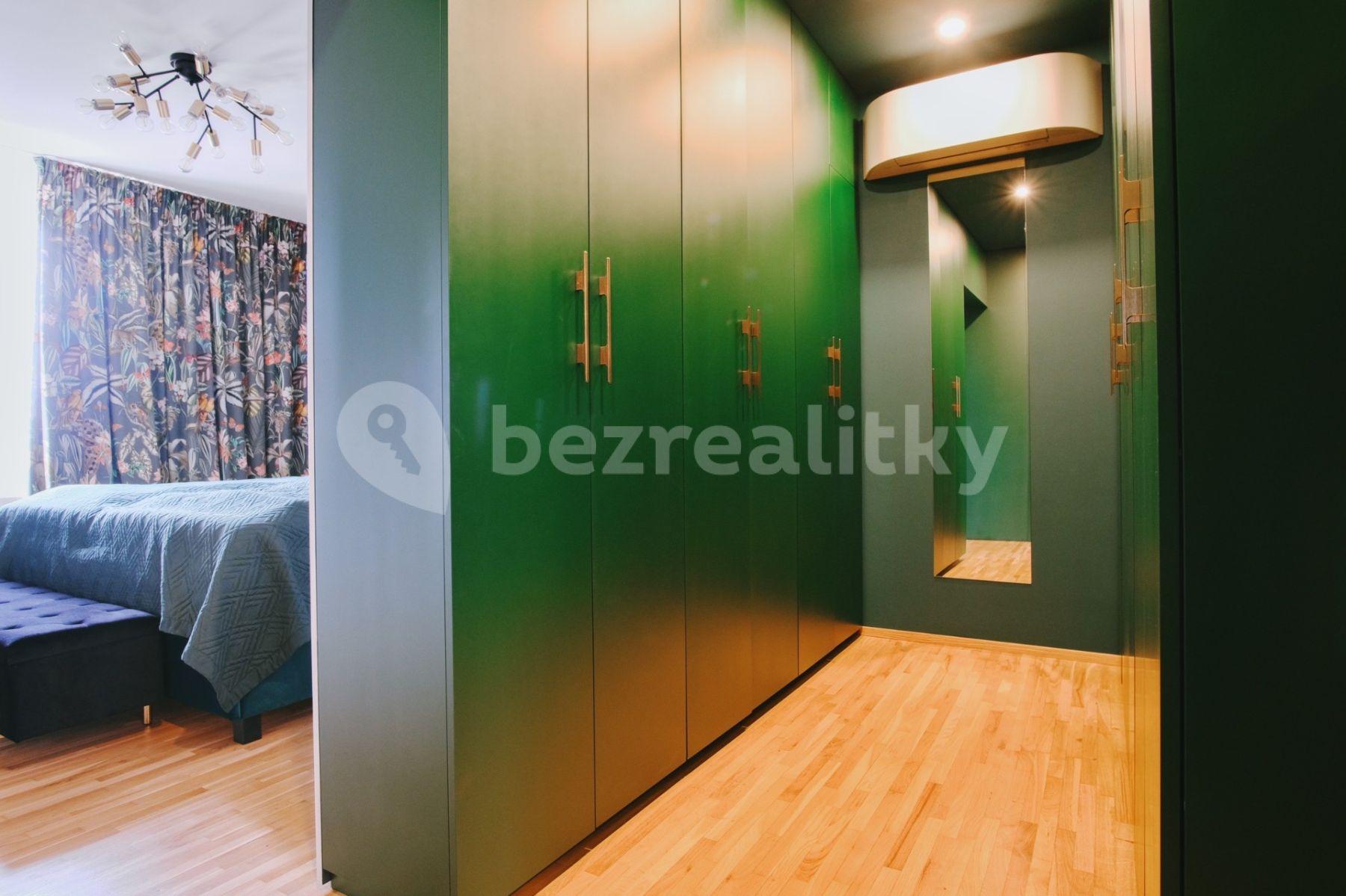 4 bedroom with open-plan kitchen flat for sale, 182 m², Čajkovského, Prague, Prague