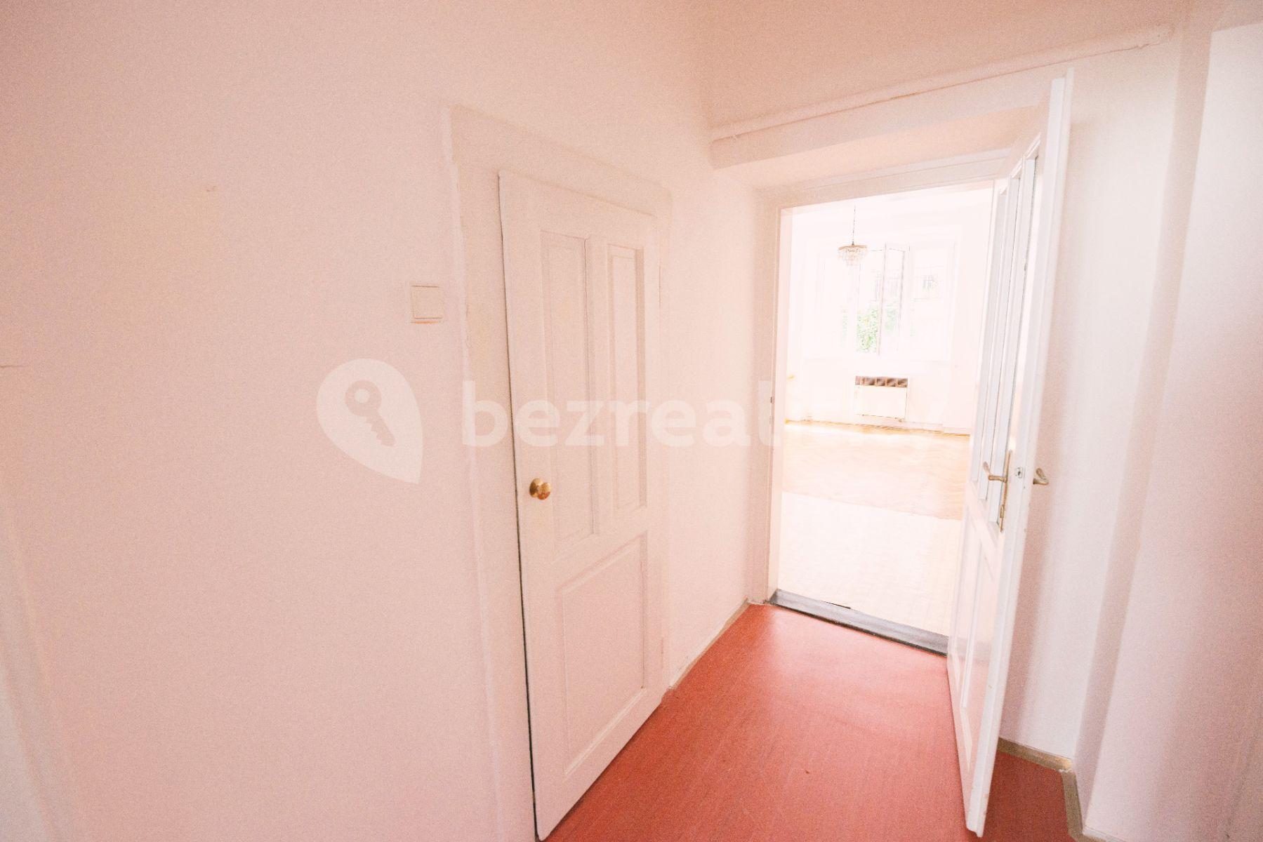 2 bedroom with open-plan kitchen flat for sale, 63 m², Na Březince, Prague, Prague