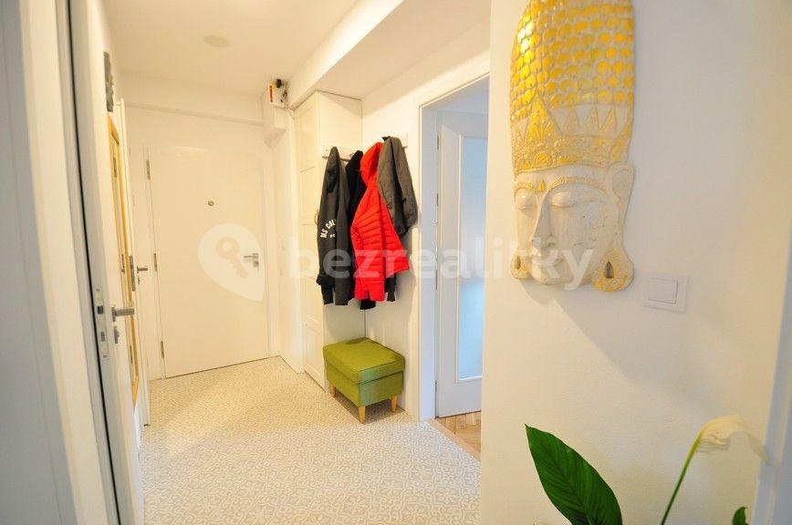 2 bedroom flat to rent, 76 m², Kafkova, Prague, Prague