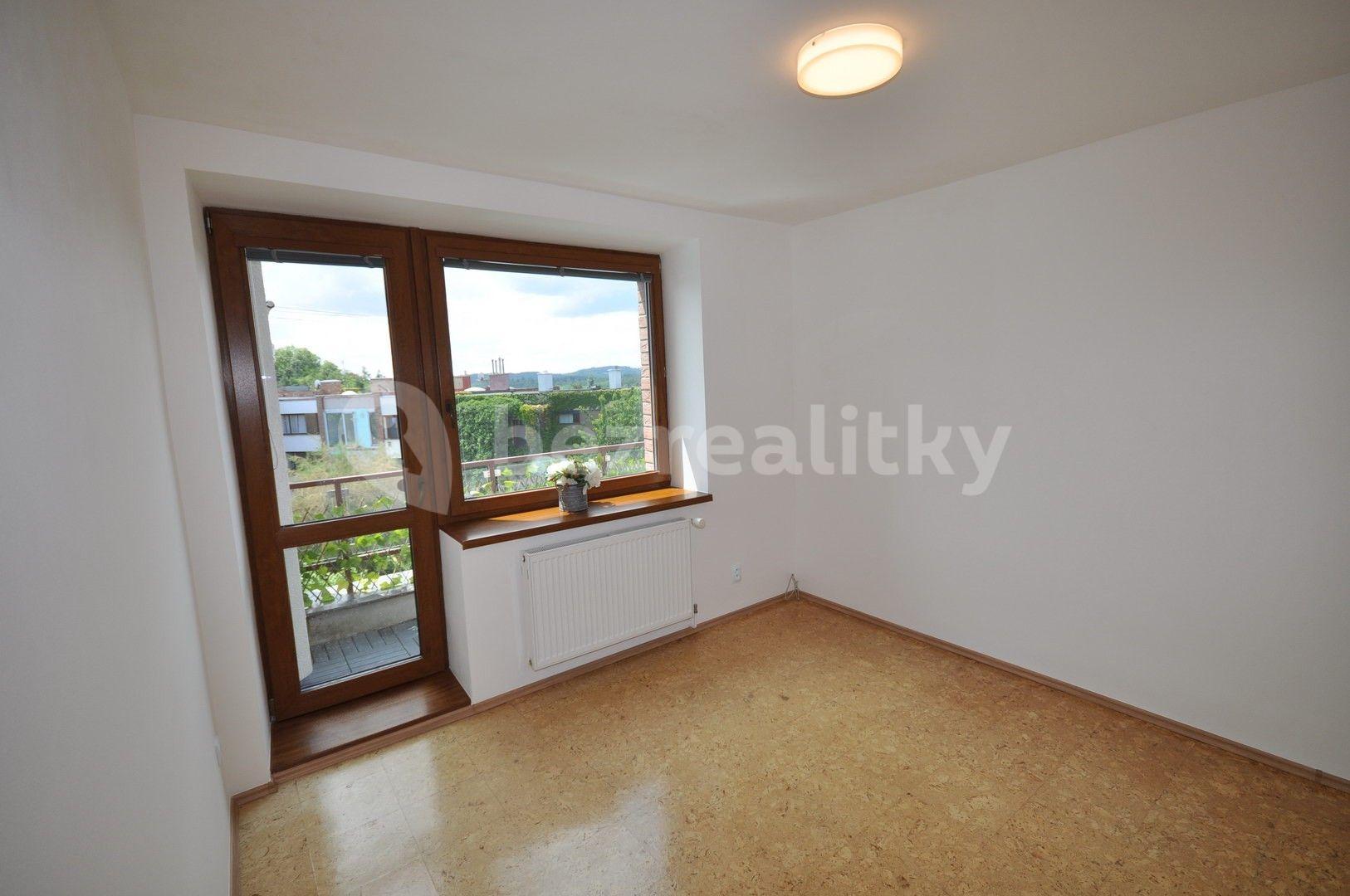 4 bedroom flat to rent, 120 m², Krohova, Prague, Prague