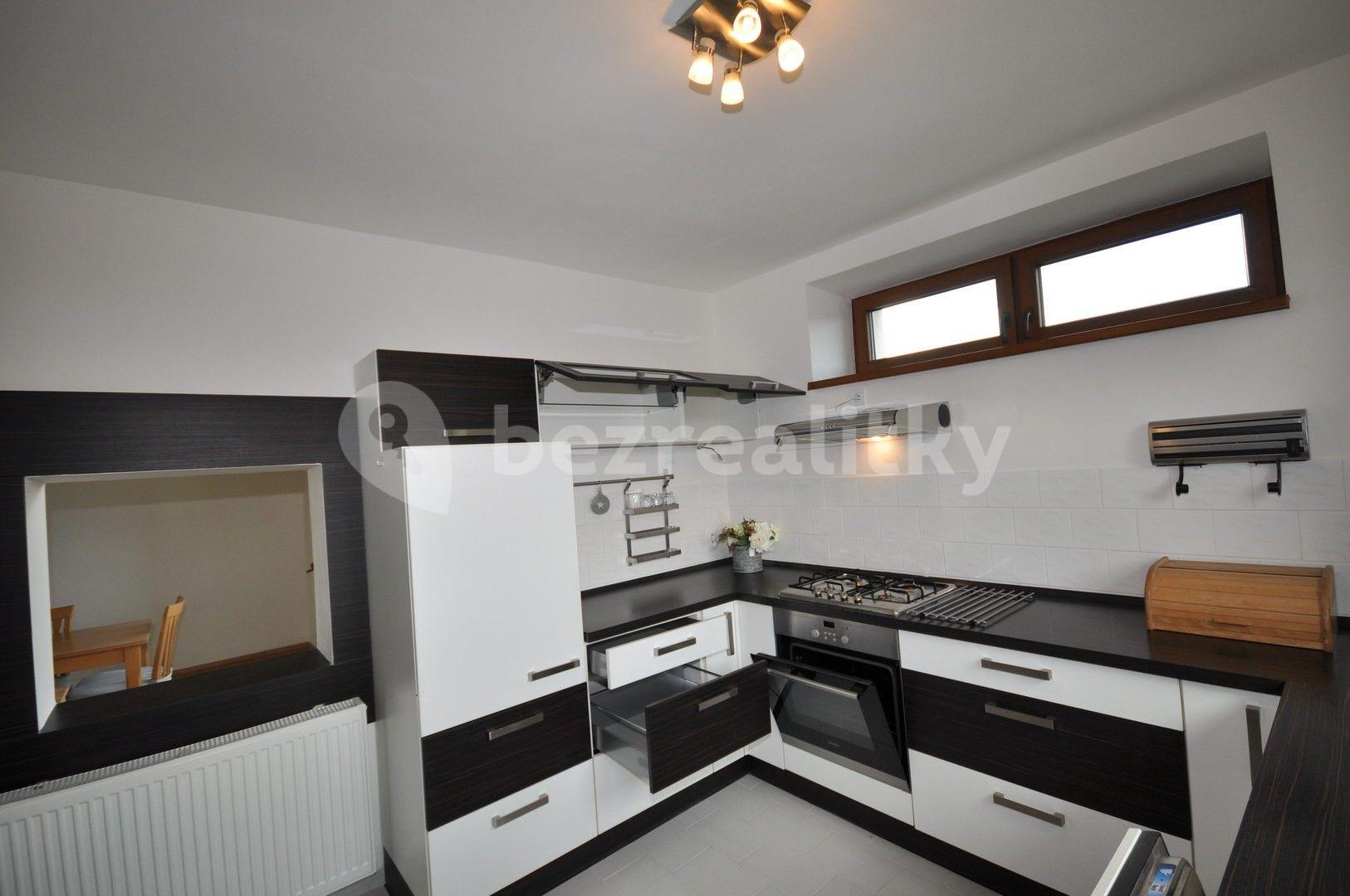 4 bedroom flat to rent, 120 m², Krohova, Prague, Prague