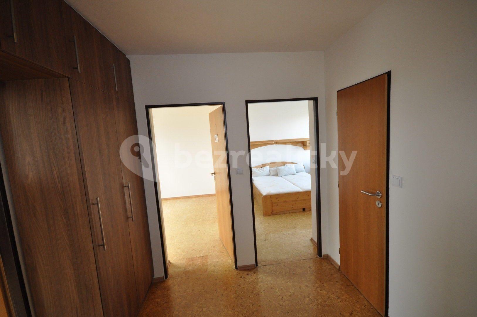 4 bedroom flat to rent, 120 m², Krohova, Prague, Prague