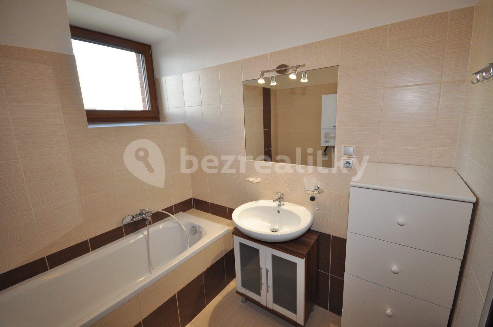 4 bedroom flat to rent, 120 m², Krohova, Prague, Prague