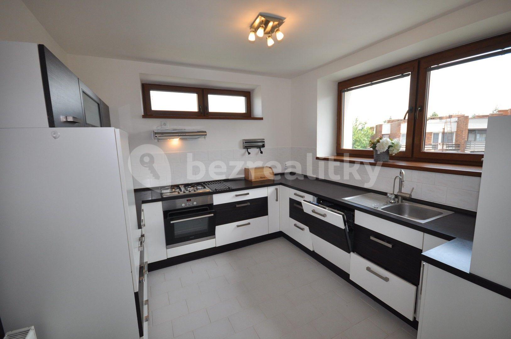 4 bedroom flat to rent, 120 m², Krohova, Prague, Prague