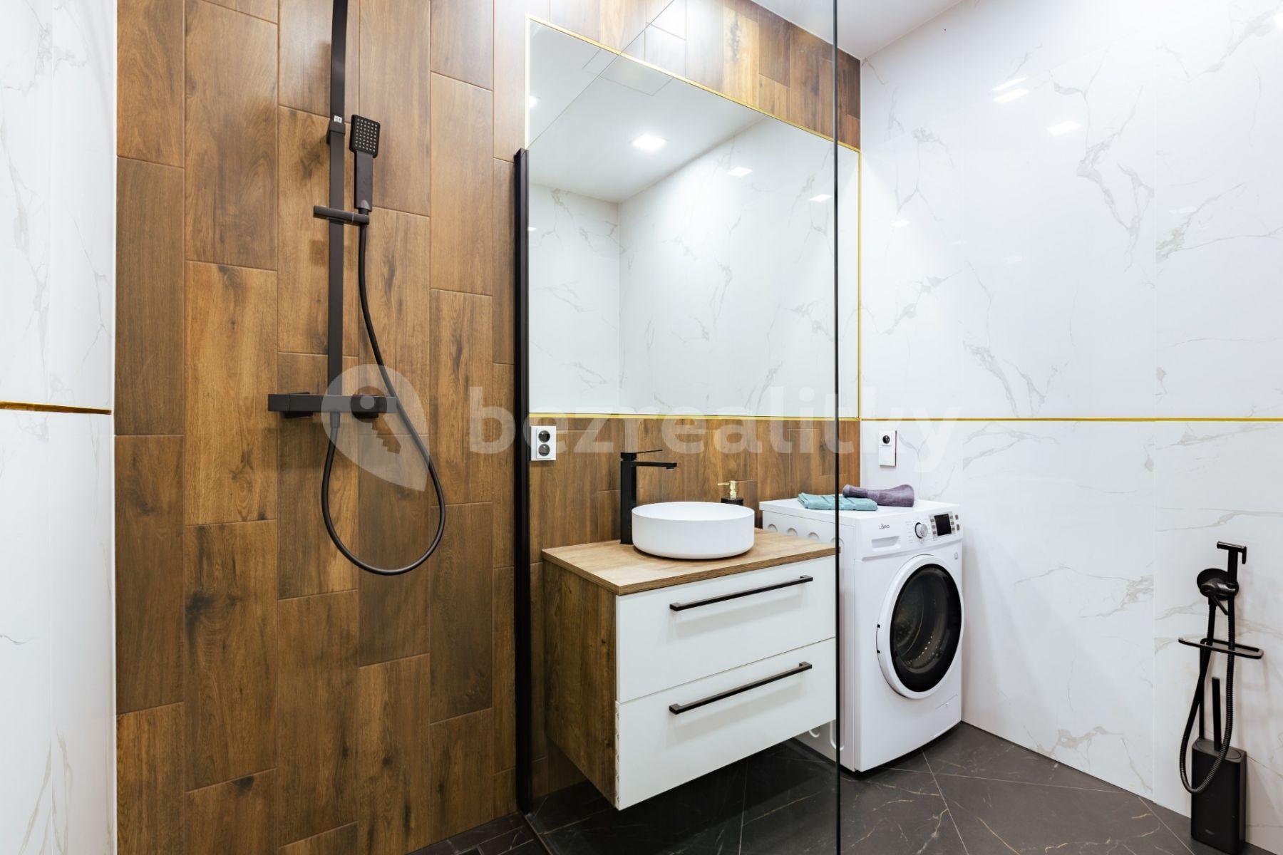 Studio flat for sale, 40 m², Náměstí, Horní Planá, Jihočeský Region