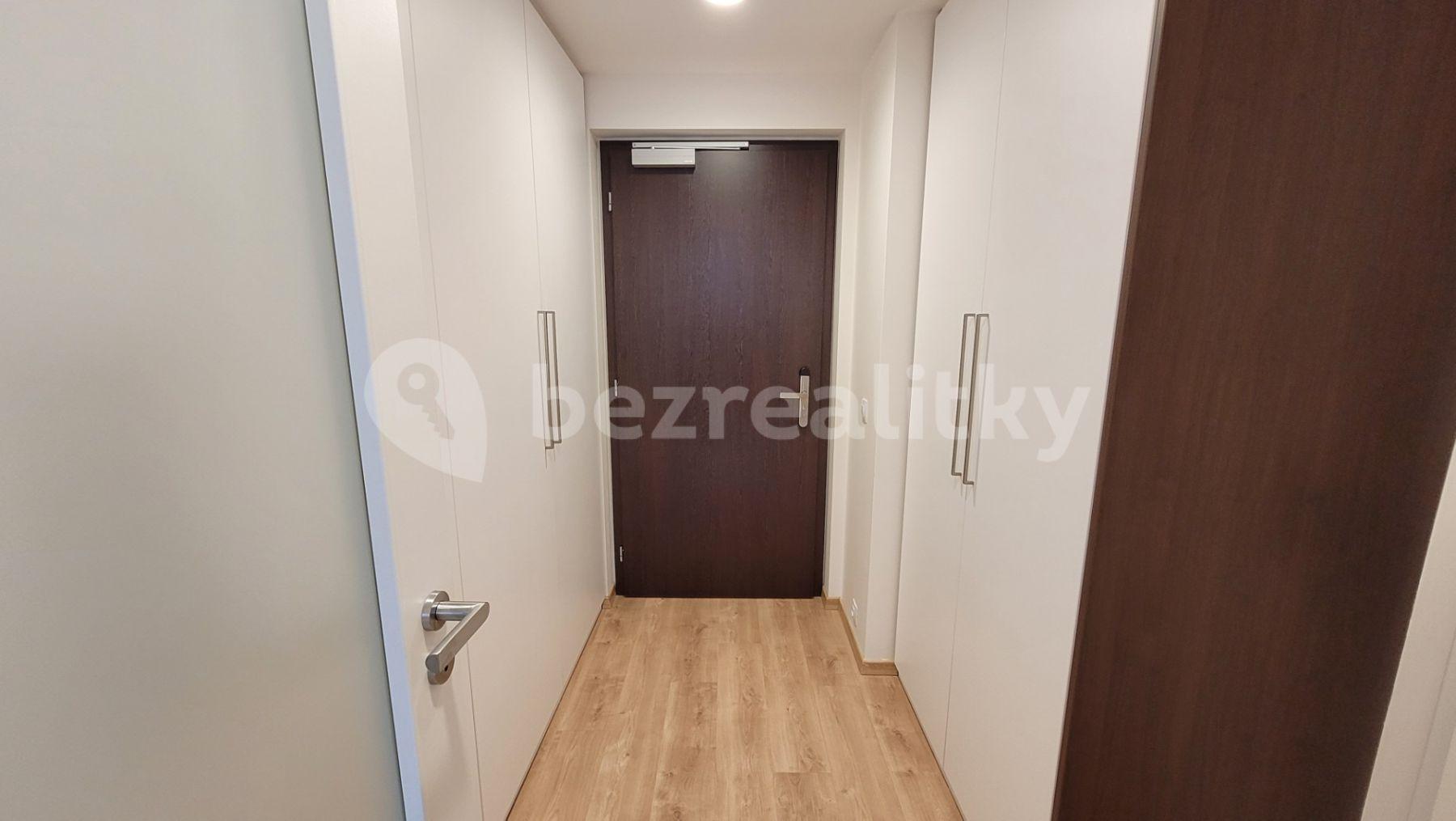 Studio flat to rent, 29 m², Mukařovského, Prague, Prague