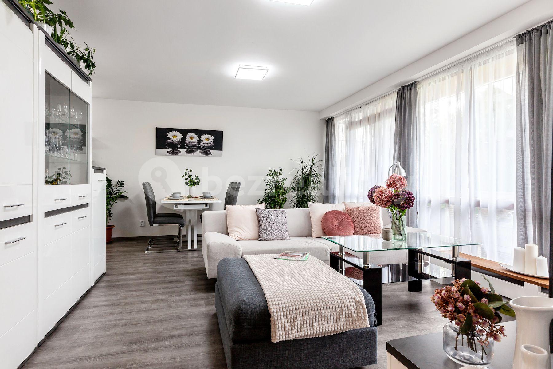 3 bedroom with open-plan kitchen flat for sale, 97 m², Zelený pruh, Prague, Prague