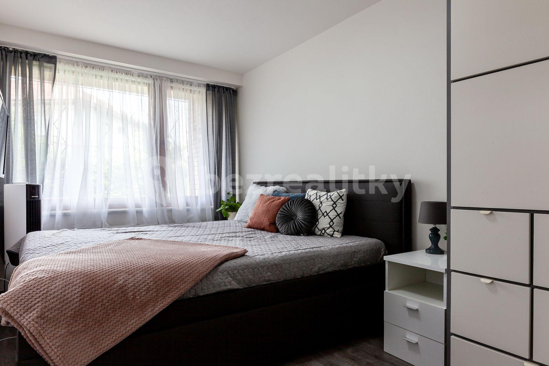 3 bedroom with open-plan kitchen flat for sale, 97 m², Zelený pruh, Prague, Prague