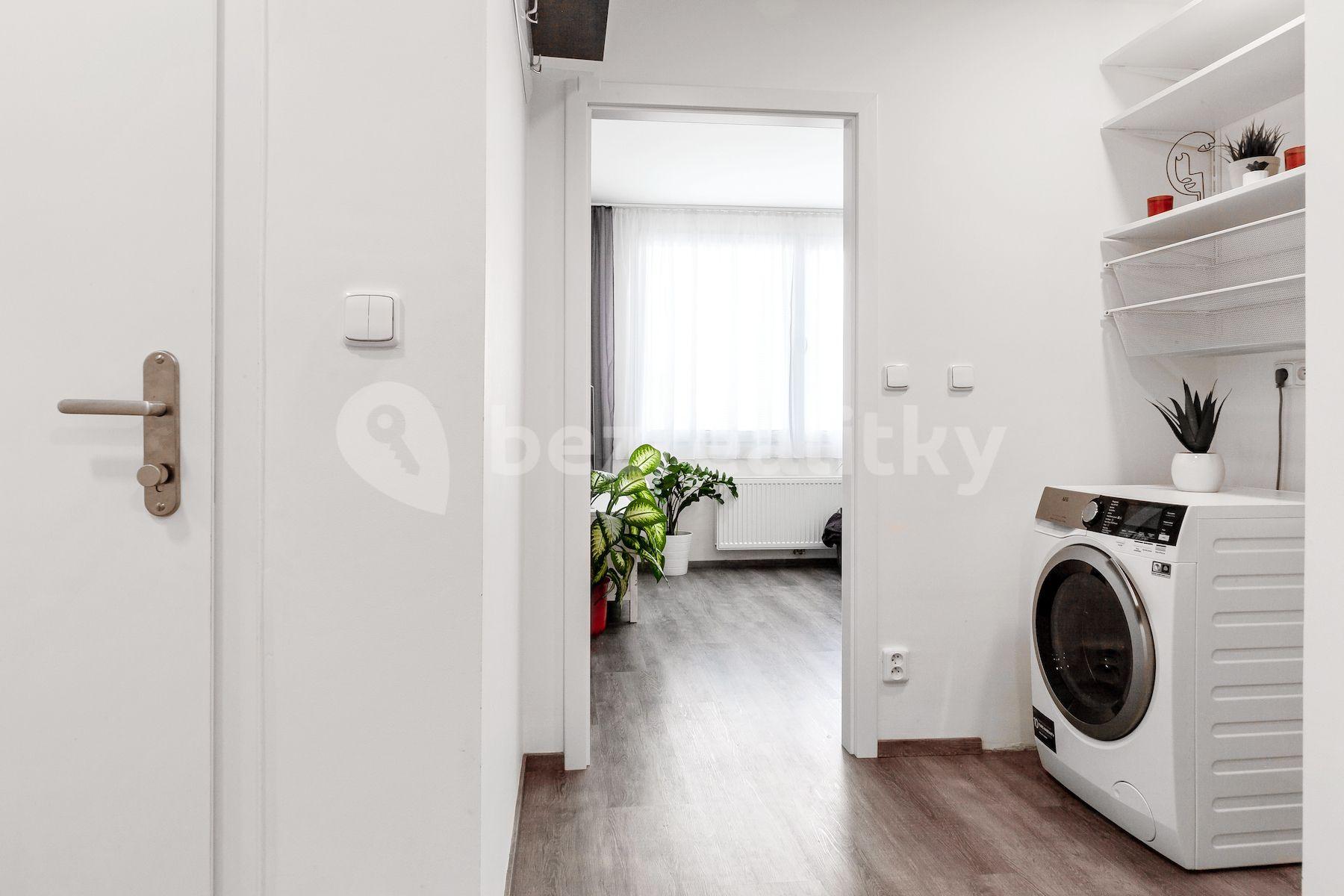 3 bedroom with open-plan kitchen flat for sale, 97 m², Zelený pruh, Prague, Prague