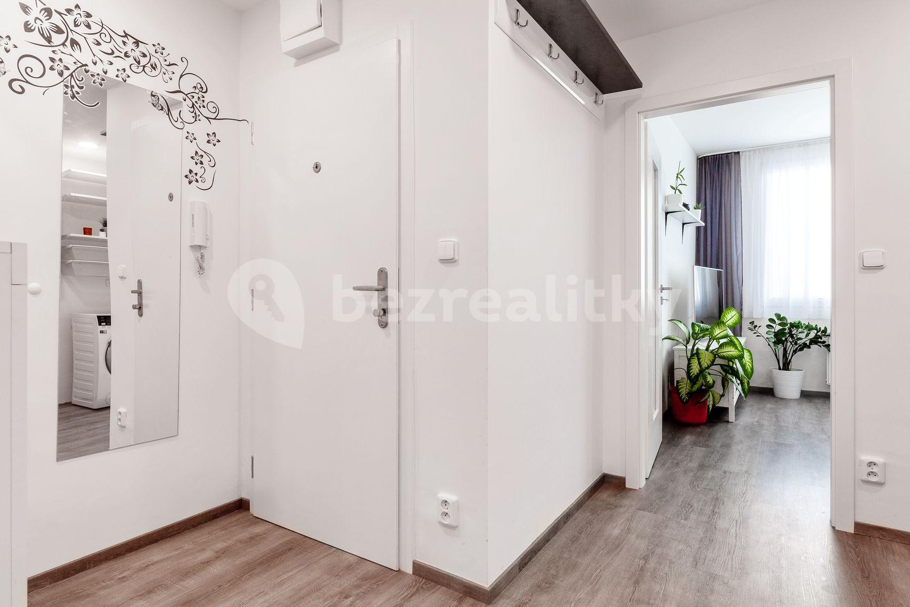 3 bedroom with open-plan kitchen flat for sale, 97 m², Zelený pruh, Prague, Prague