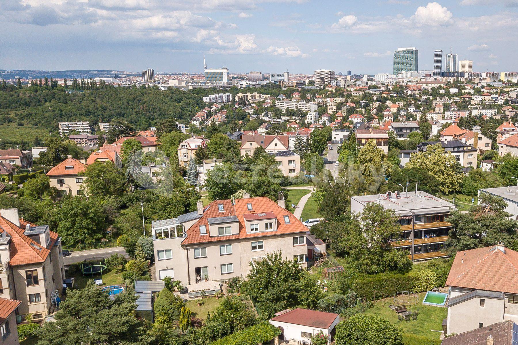 3 bedroom with open-plan kitchen flat for sale, 97 m², Zelený pruh, Prague, Prague