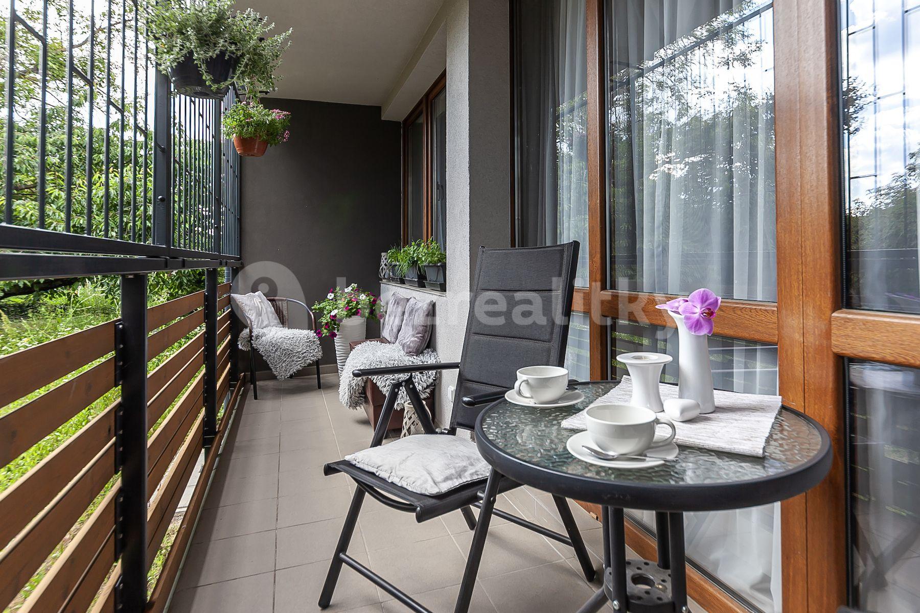 3 bedroom with open-plan kitchen flat for sale, 97 m², Zelený pruh, Prague, Prague