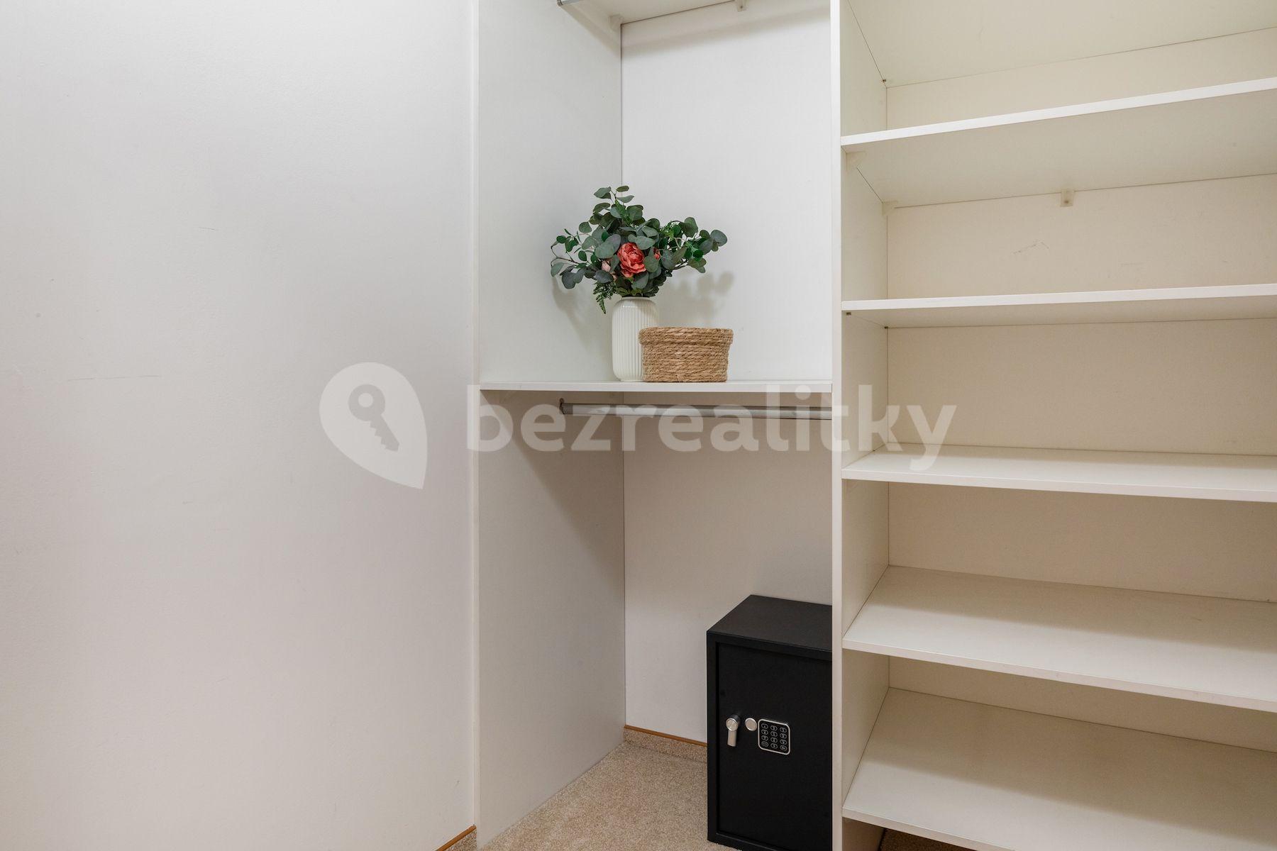 1 bedroom with open-plan kitchen flat for sale, 50 m², Poděbradská, Prague, Prague