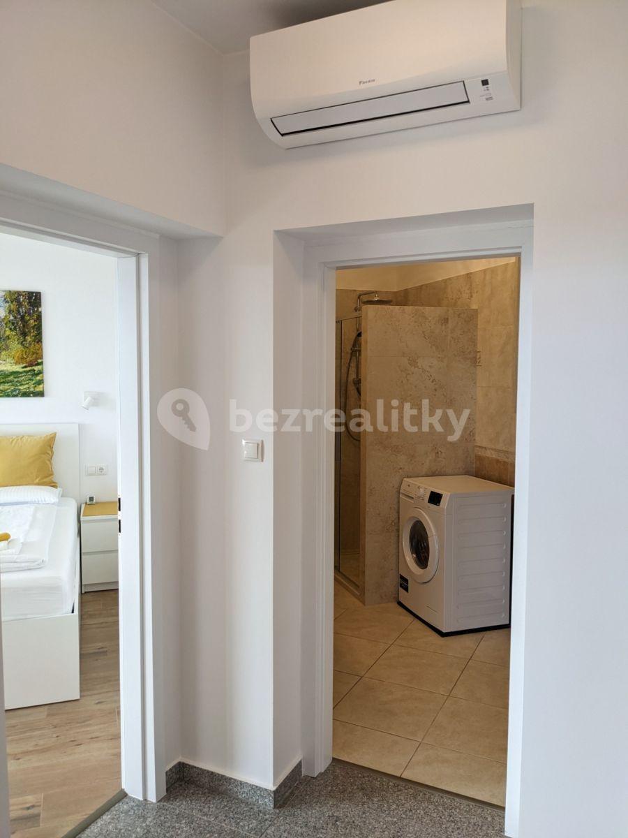 1 bedroom flat to rent, 43 m², Stará vinárska, Bratislava - mestská časť Staré Mesto, Bratislavský Region