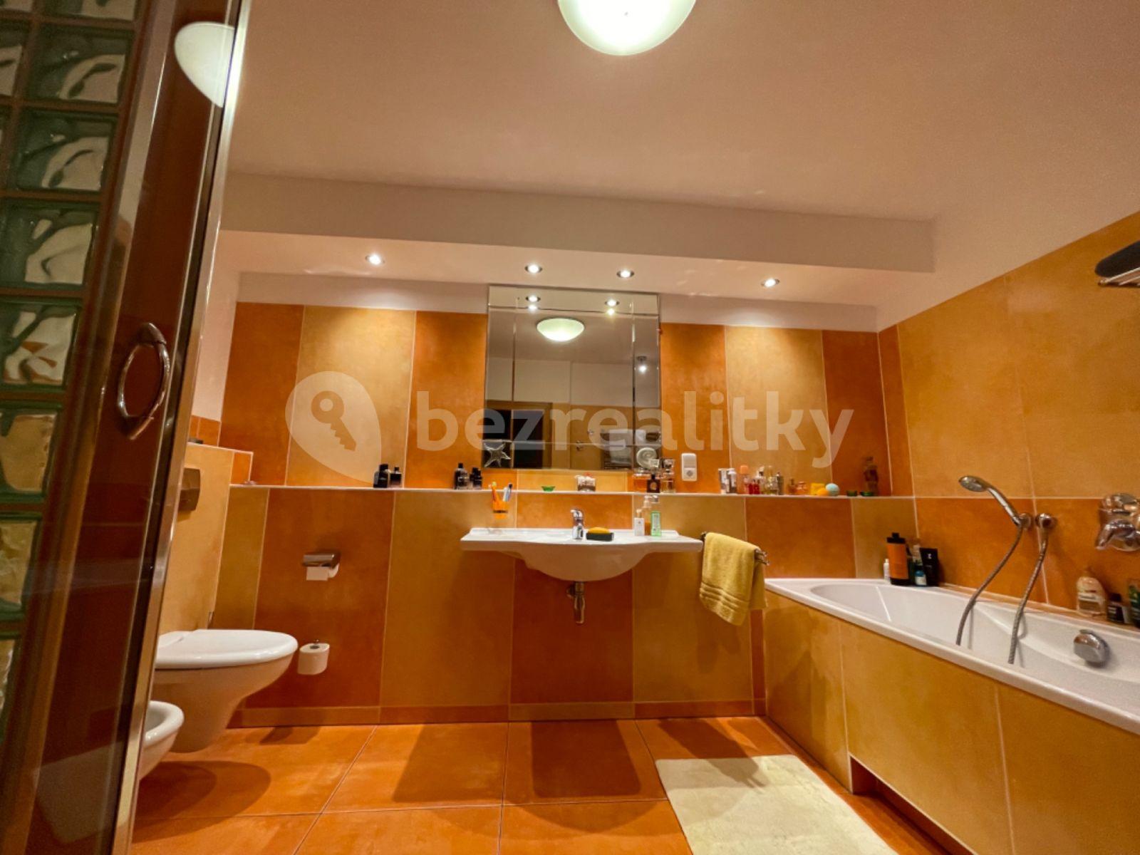 2 bedroom with open-plan kitchen flat for sale, 105 m², Semilská, Prague, Prague