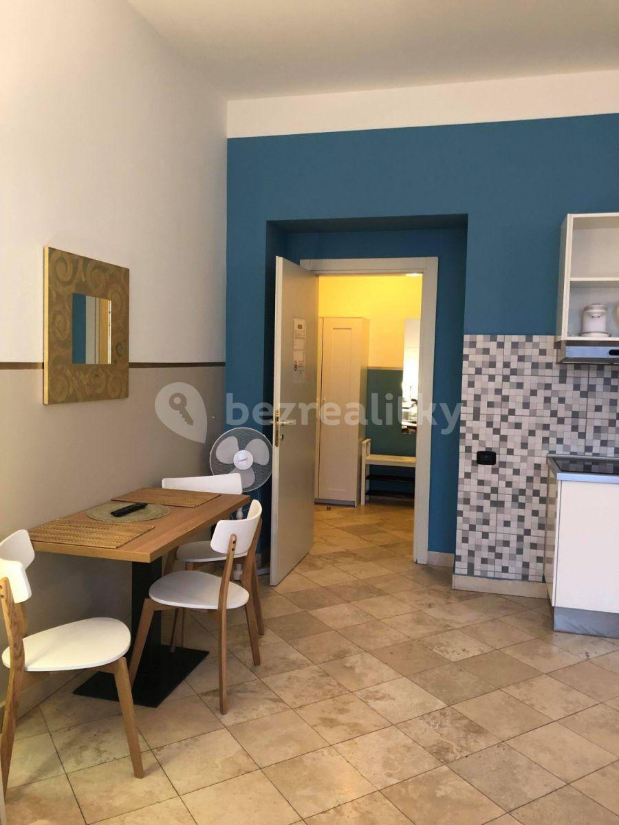 Studio flat to rent, 35 m², Legerova, Prague, Prague