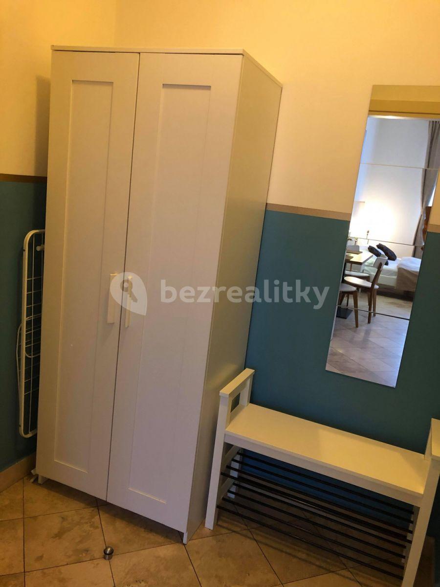 Studio flat to rent, 35 m², Legerova, Prague, Prague