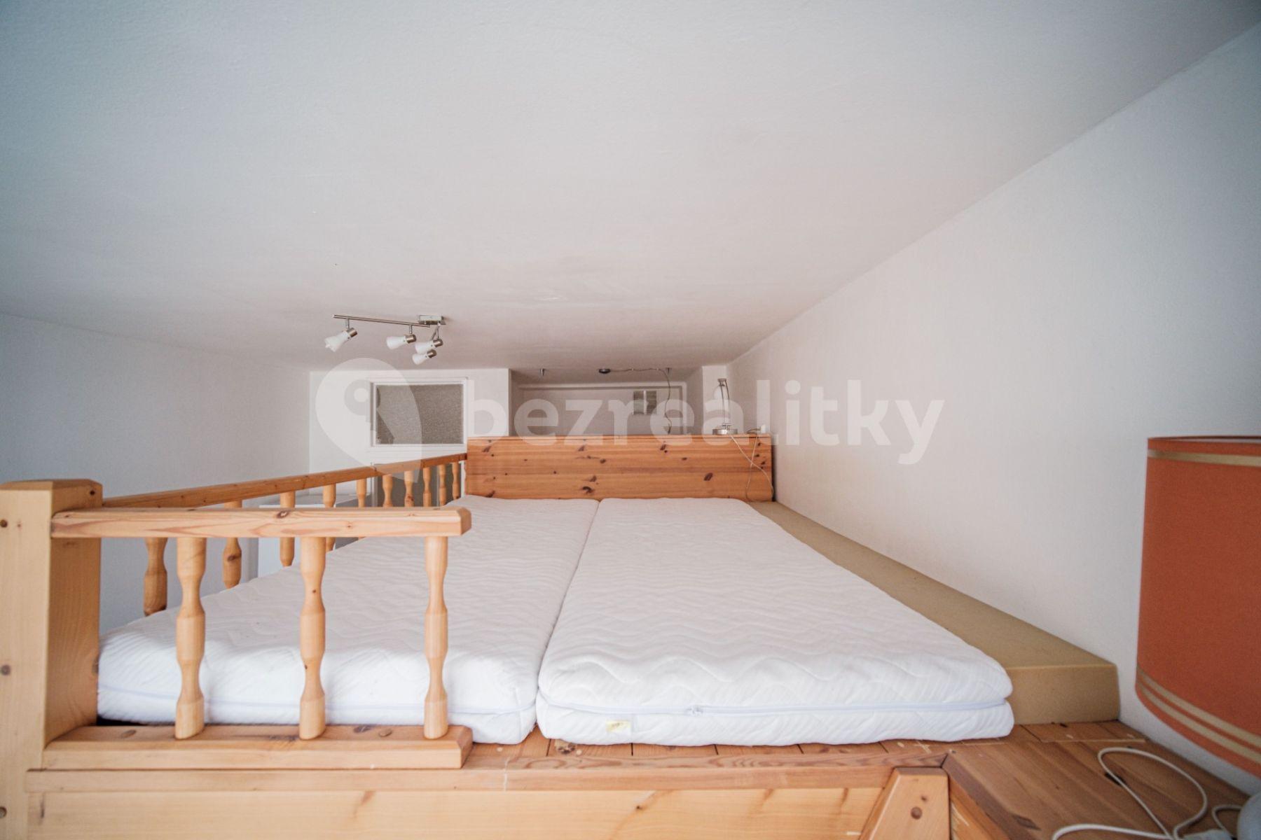 Studio flat to rent, 36 m², Štefánikova, Prague, Prague